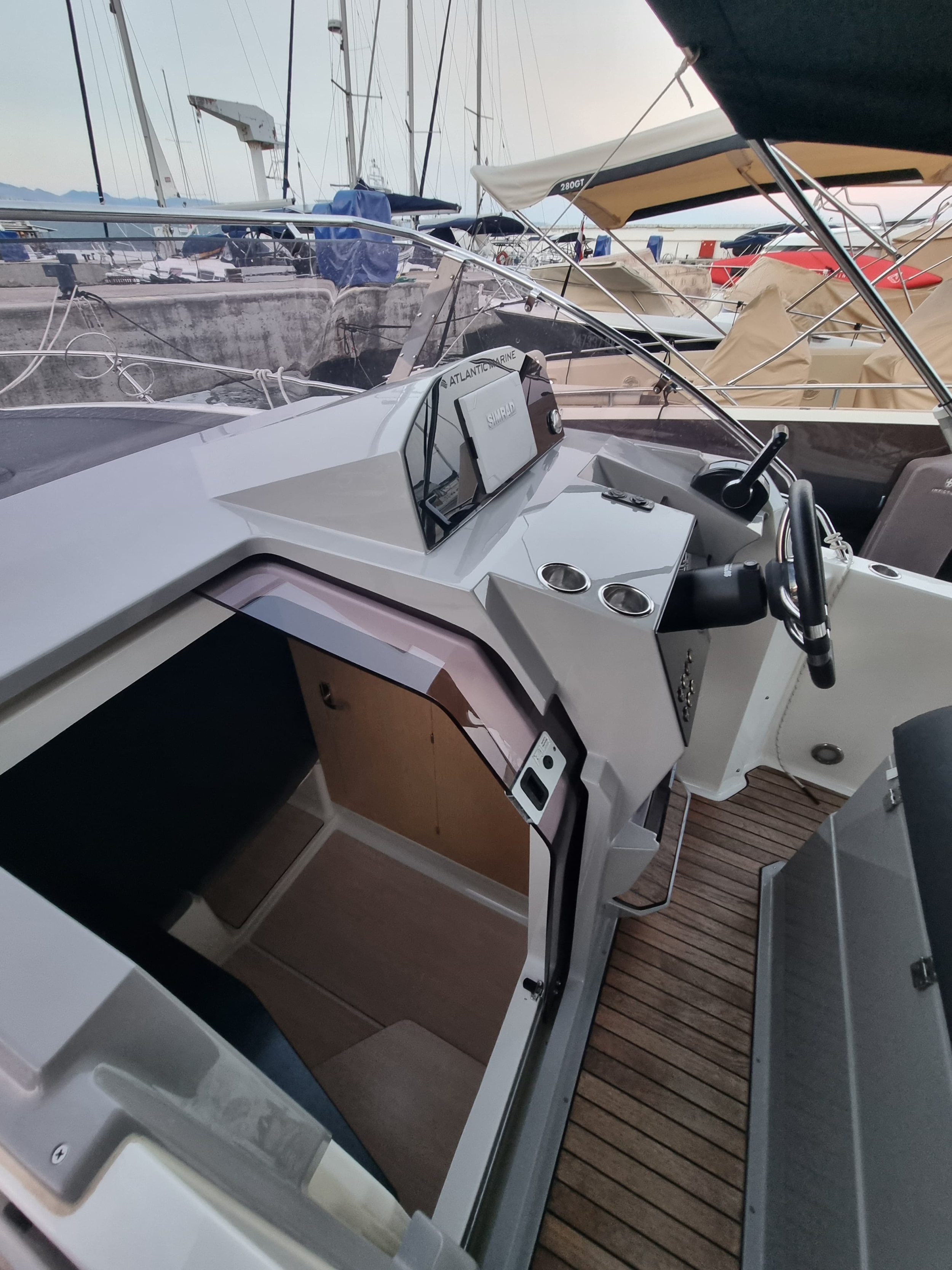 Atlantic Marine Sun Cruiser 730 — photo 6