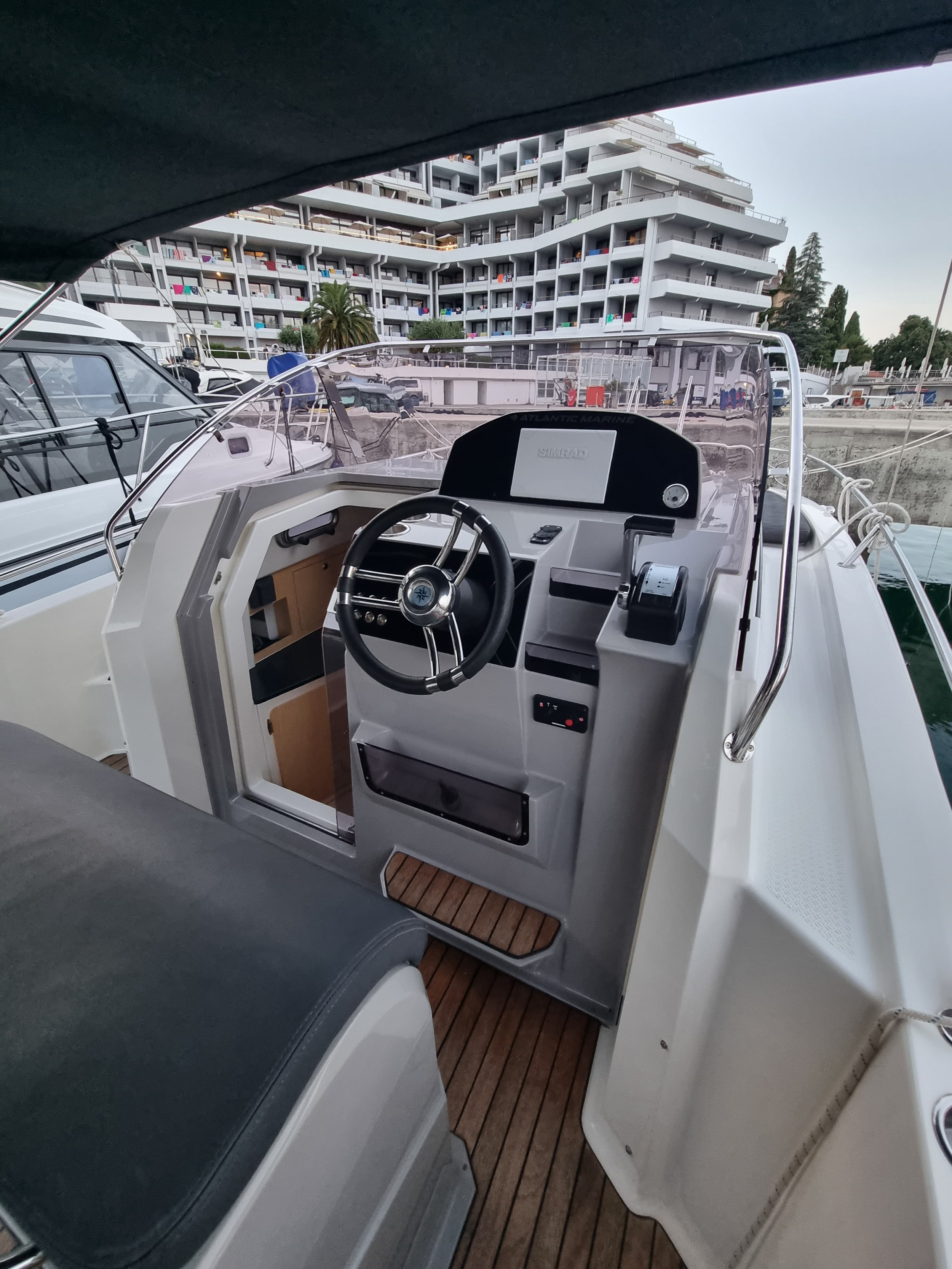 Atlantic Marine Sun Cruiser 730 — photo 2
