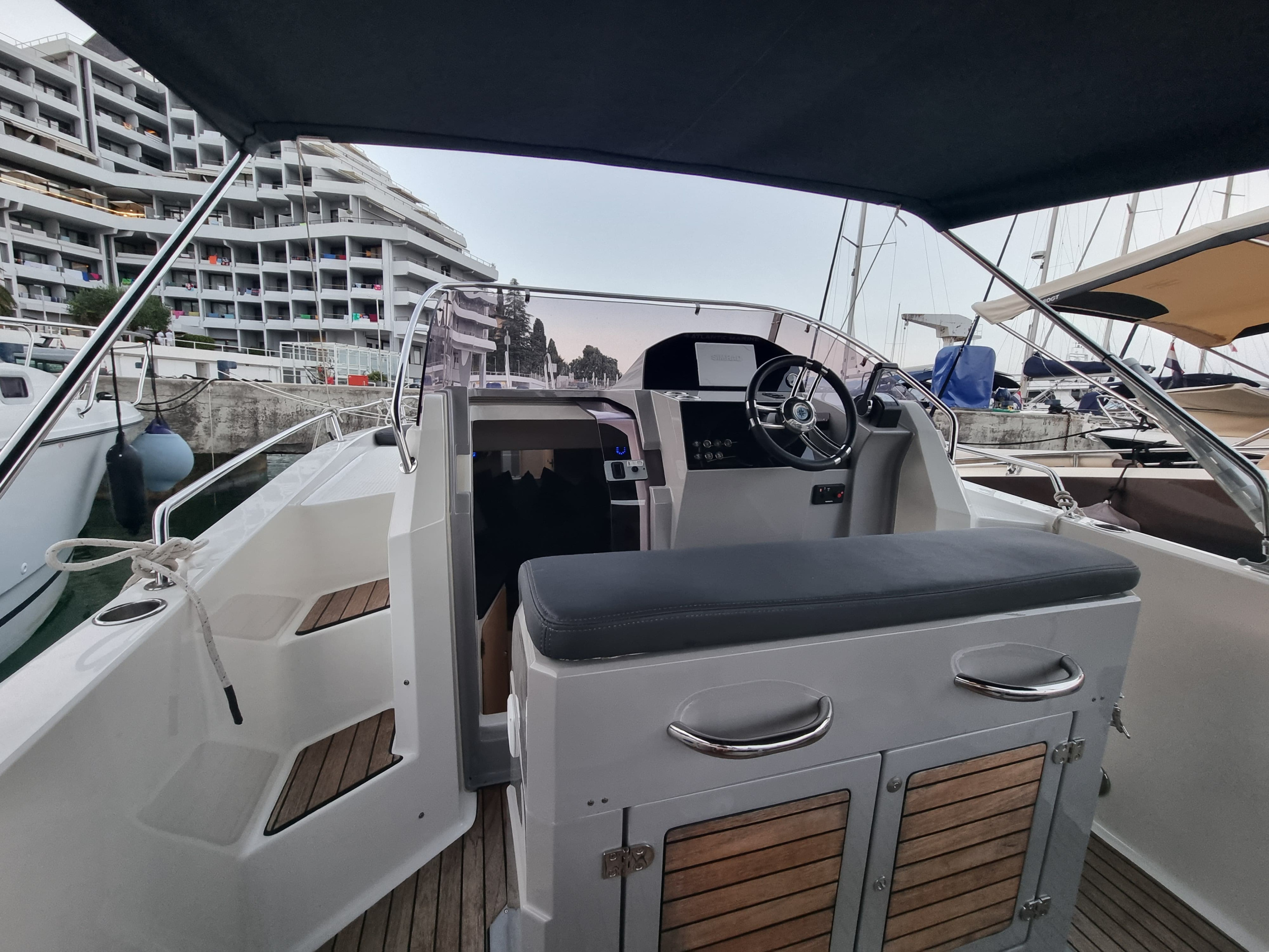 Atlantic Marine Sun Cruiser 730 — photo 13