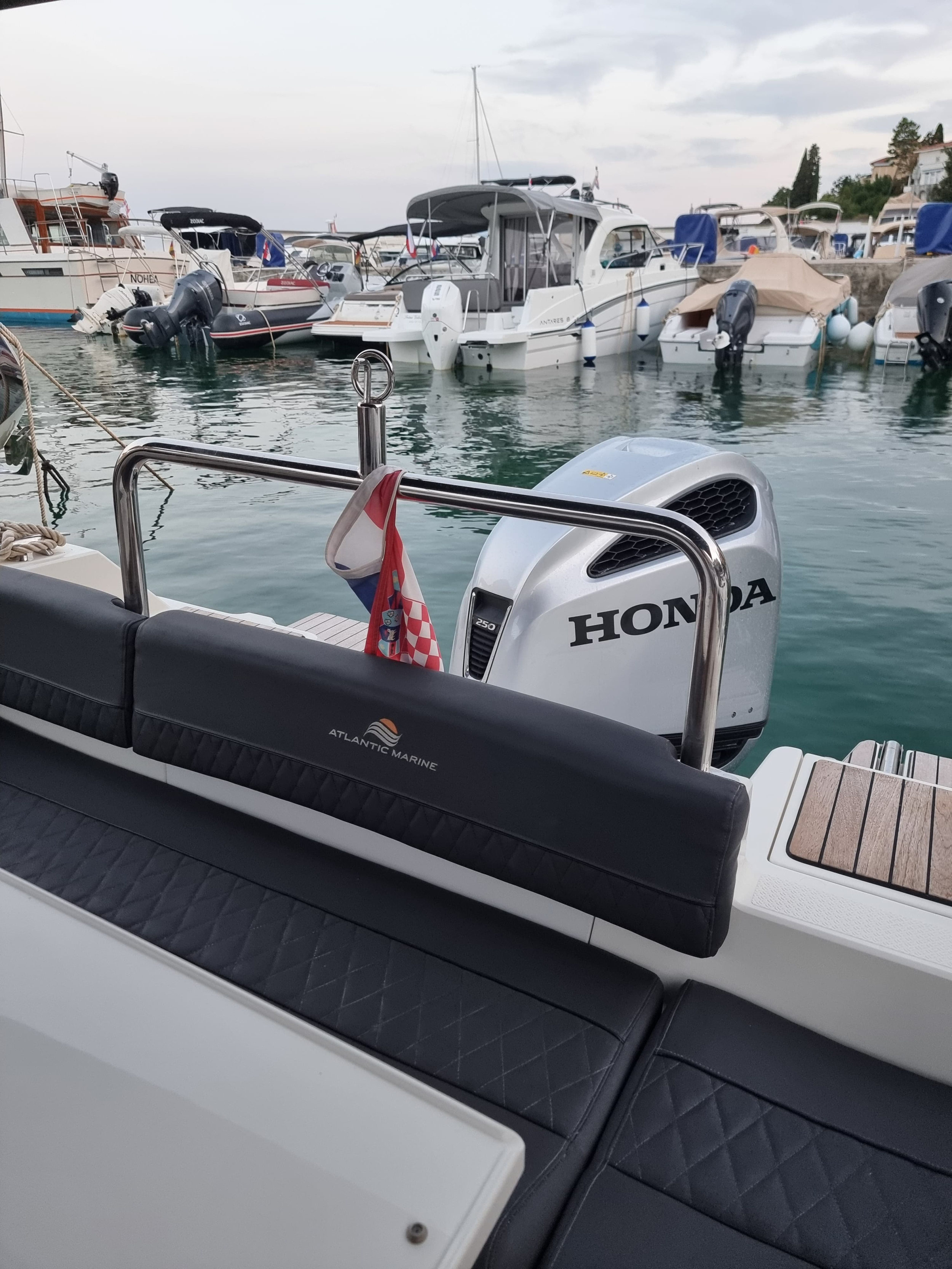 Atlantic Marine Sun Cruiser 730 — photo 11