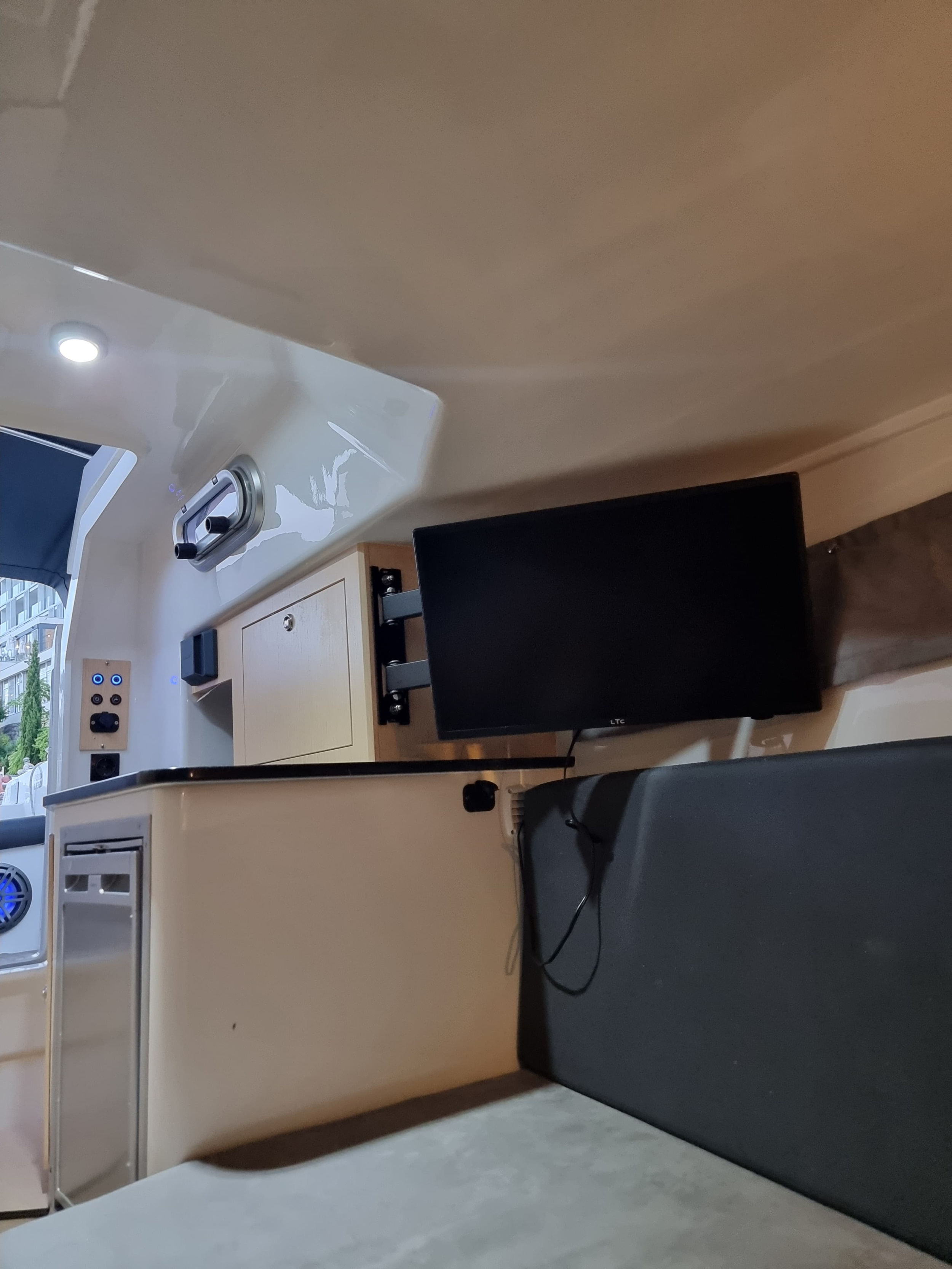 Atlantic Marine Sun Cruiser 730 — photo 10