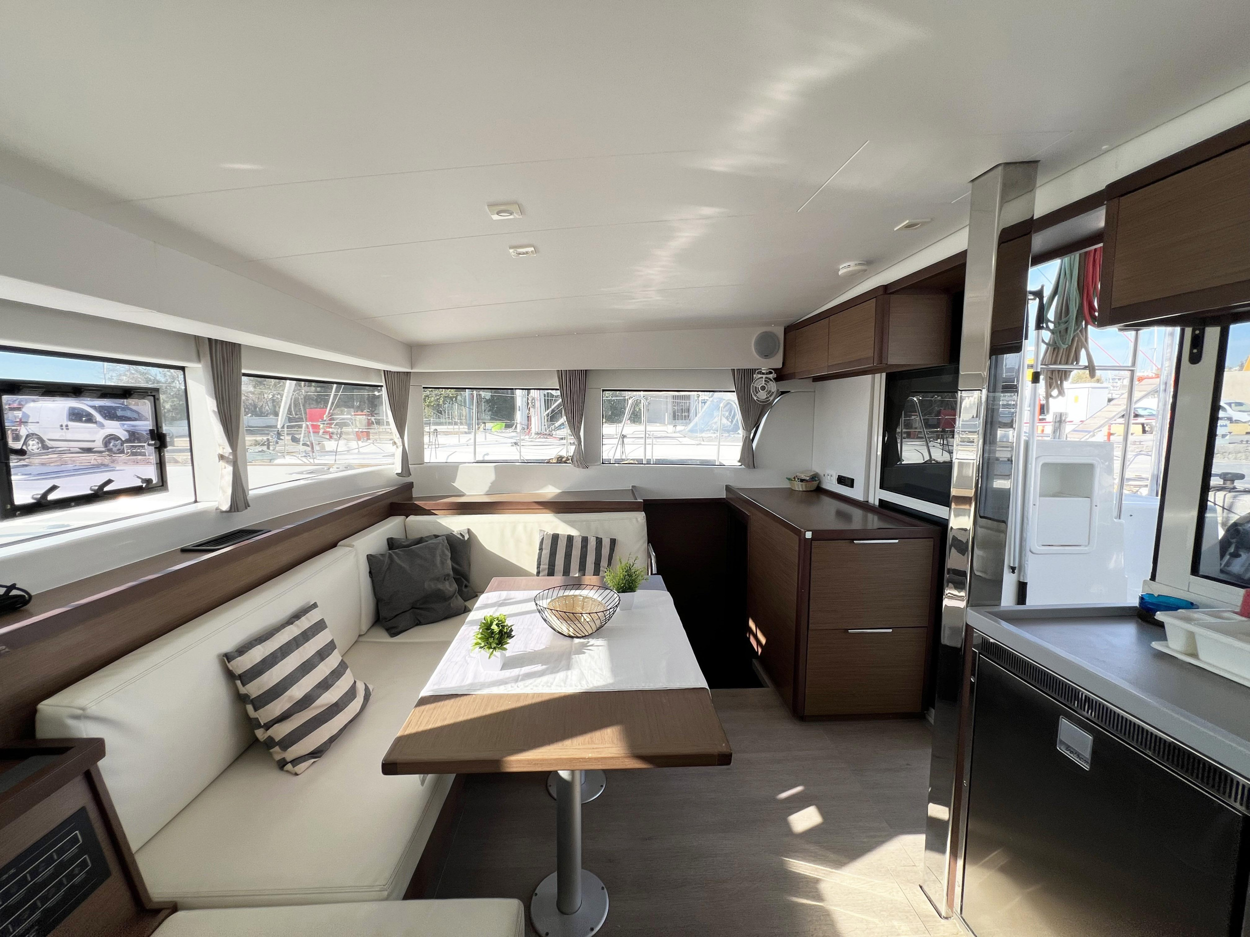 Lagoon 40 — photo 12