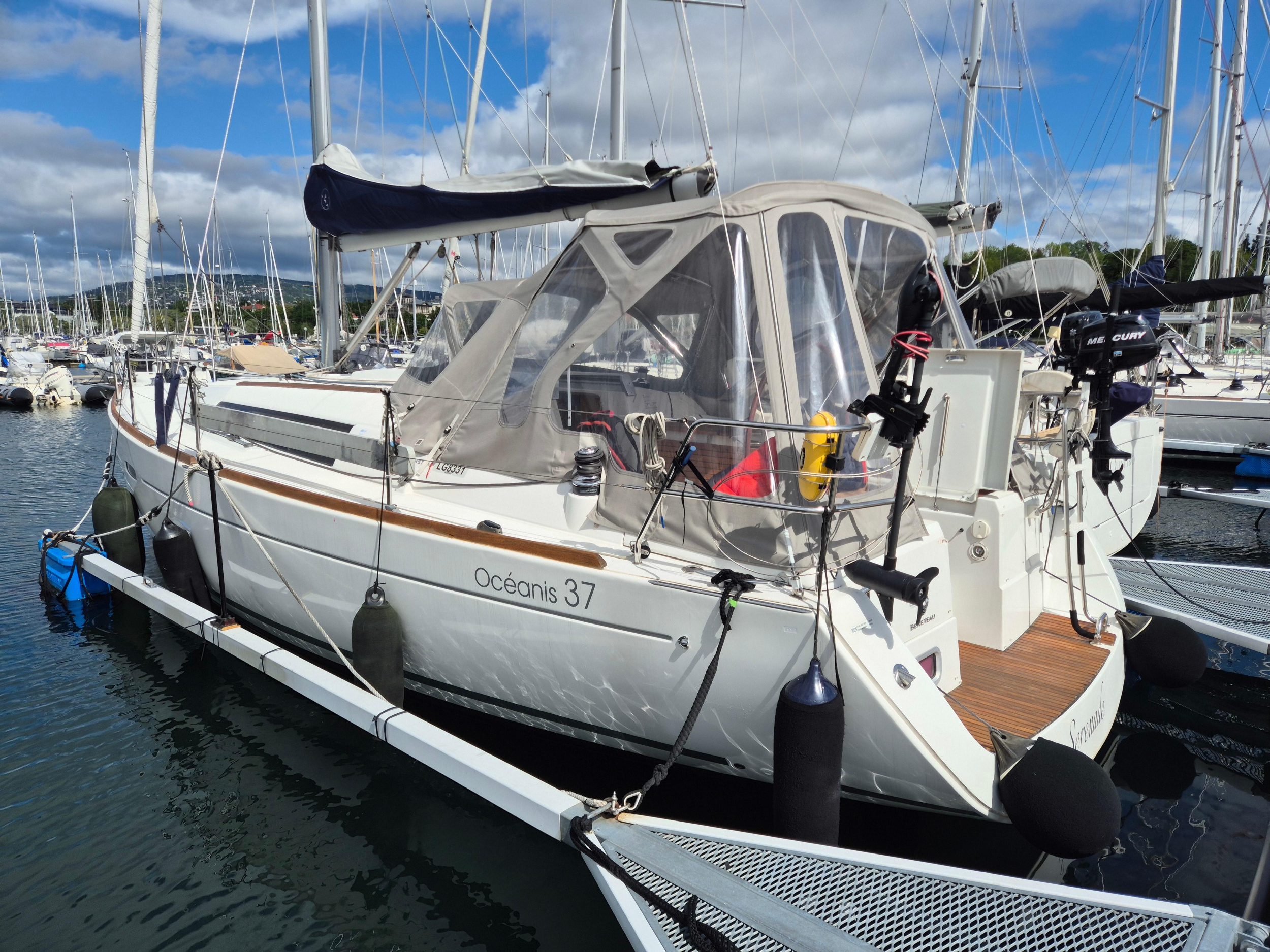 Beneteau Oceanis 37 — photo 1