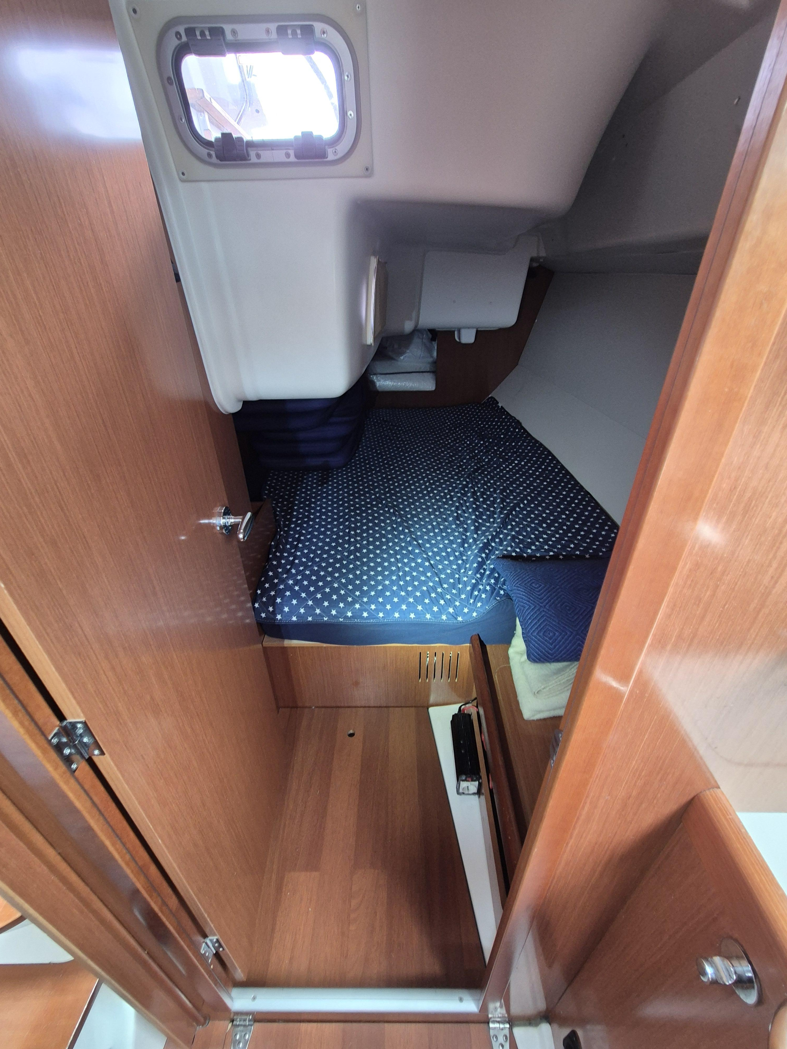 Beneteau Oceanis 37 — photo 25