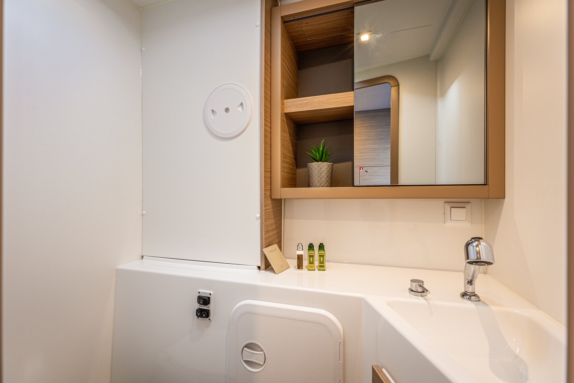 Lagoon 42 — photo 16