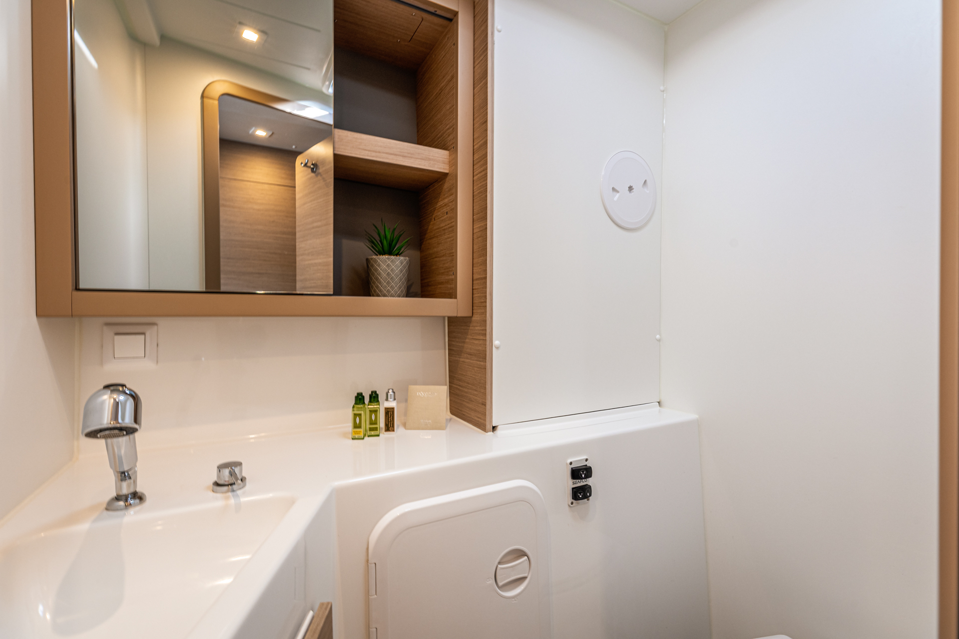 Lagoon 42 — photo 11