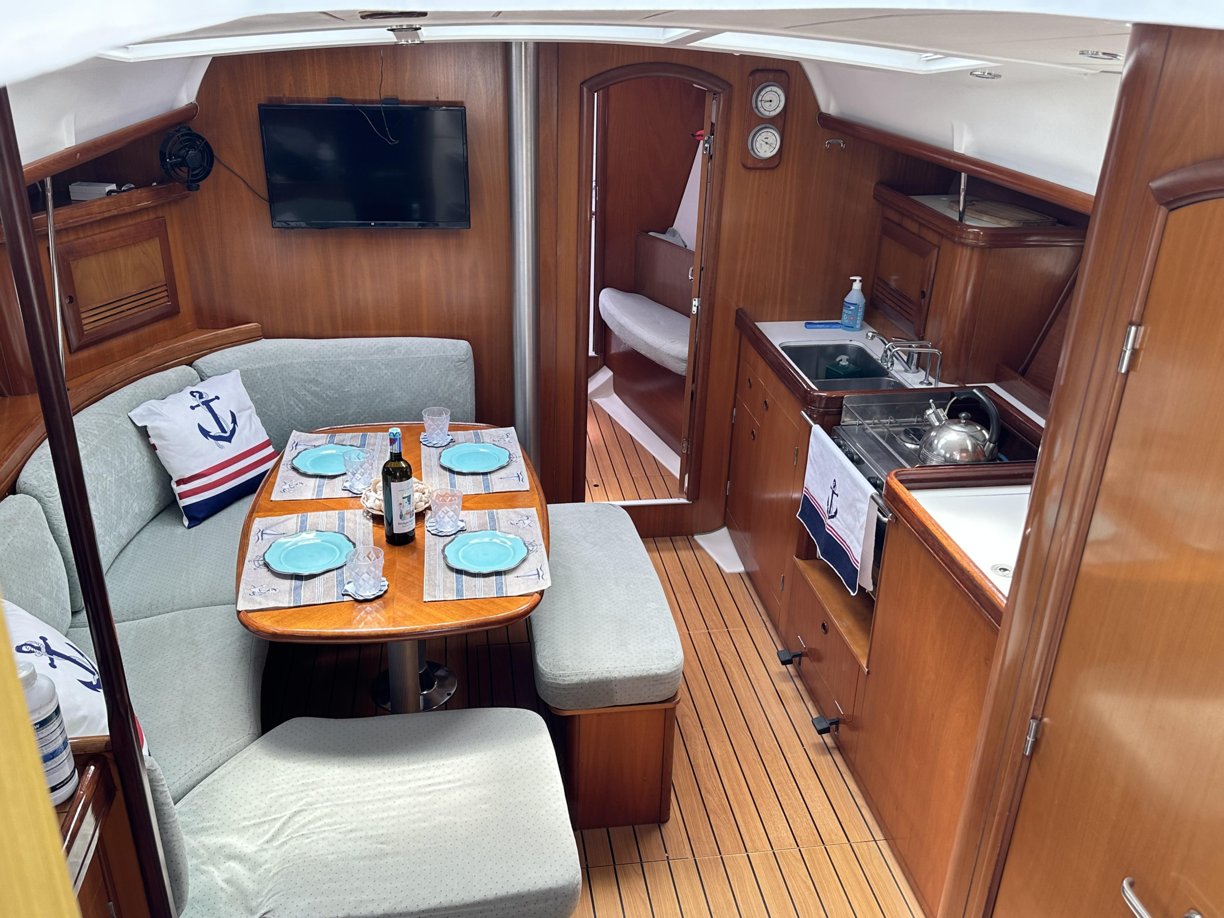 Oceanis Clipper 393 — photo 13