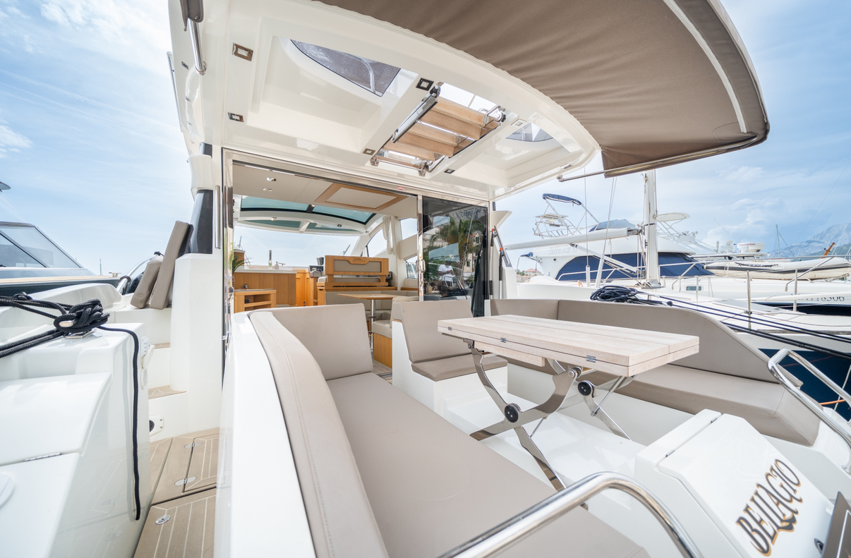 Galeon 430 Skydeck — photo 8