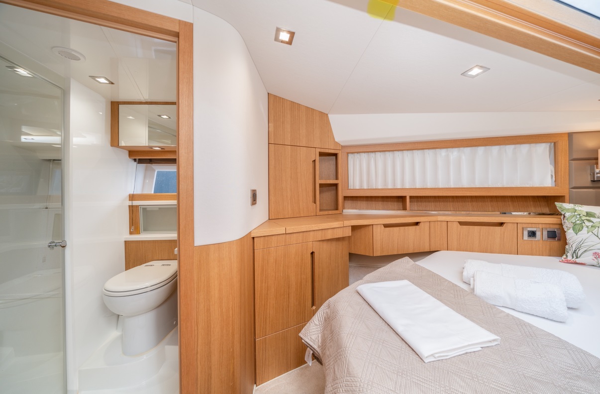 Galeon 430 Skydeck — photo 12