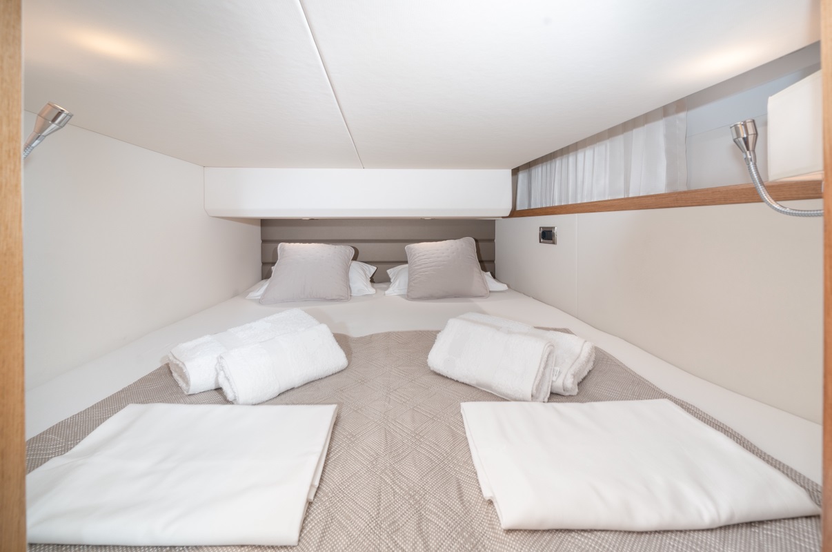 Galeon 430 Skydeck — photo 5