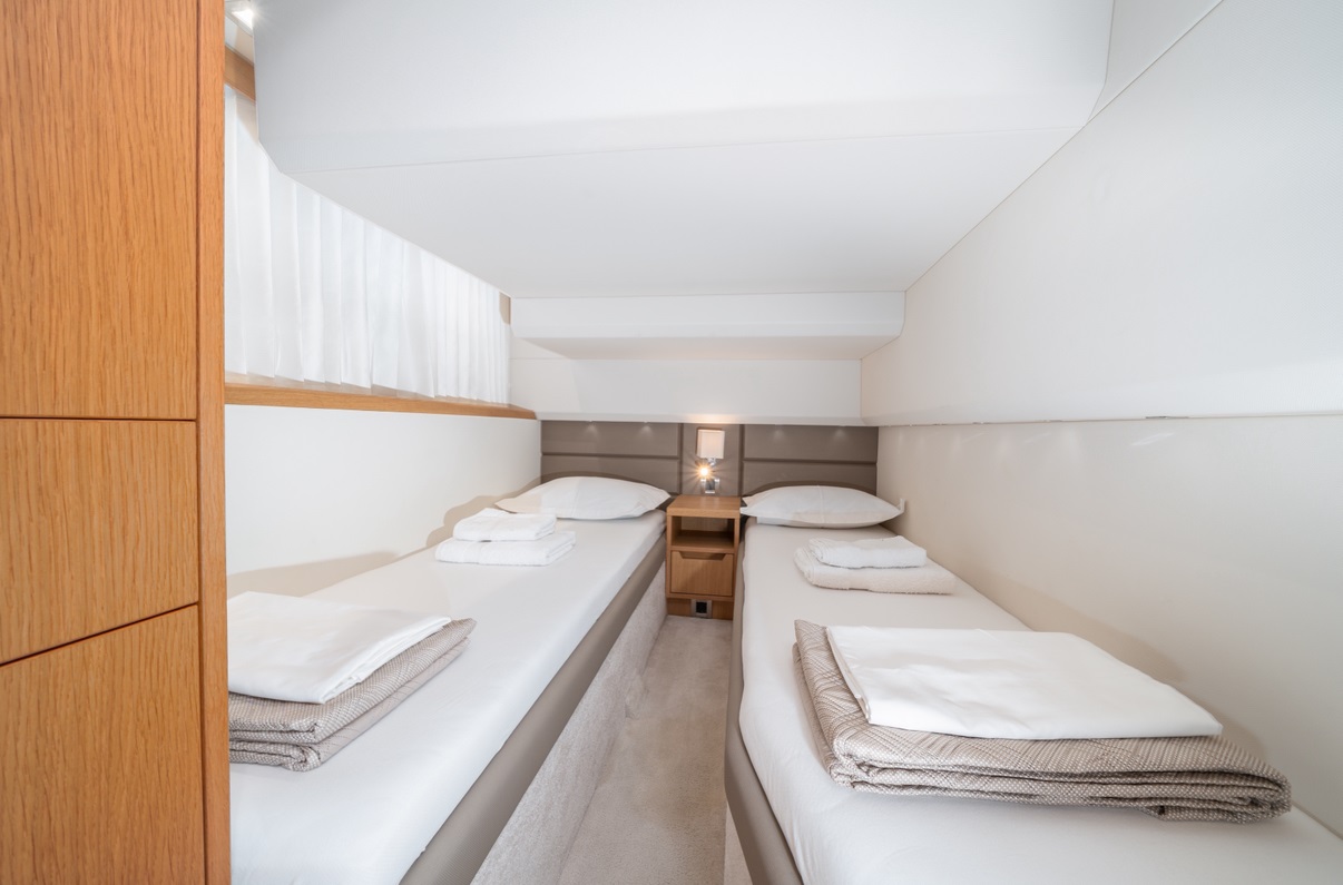 Galeon 430 Skydeck — photo 6