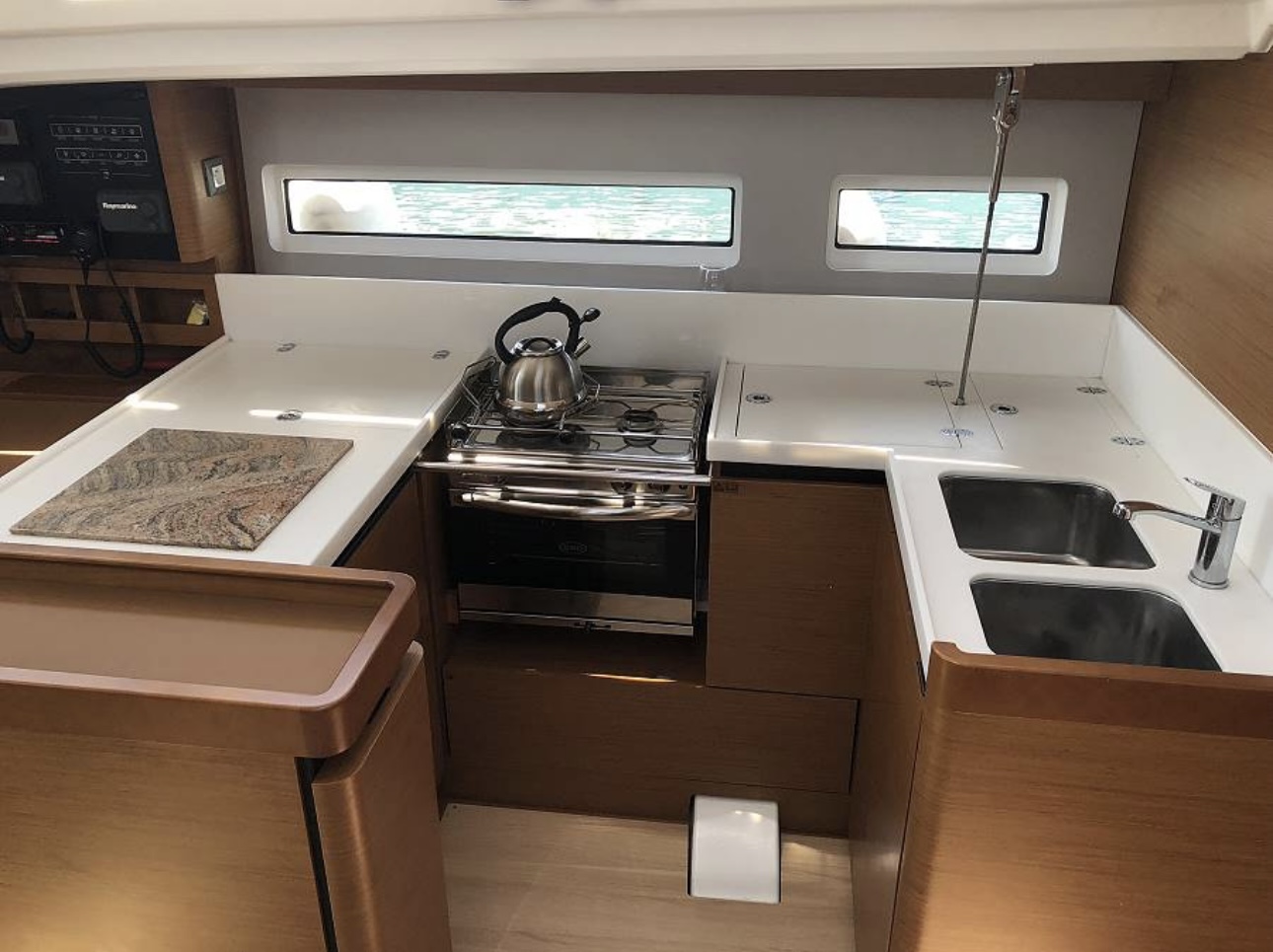 Sun Odyssey 440 — photo 6