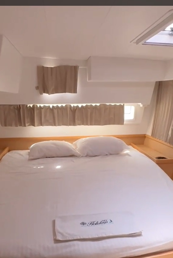 Lagoon 42 — photo 2