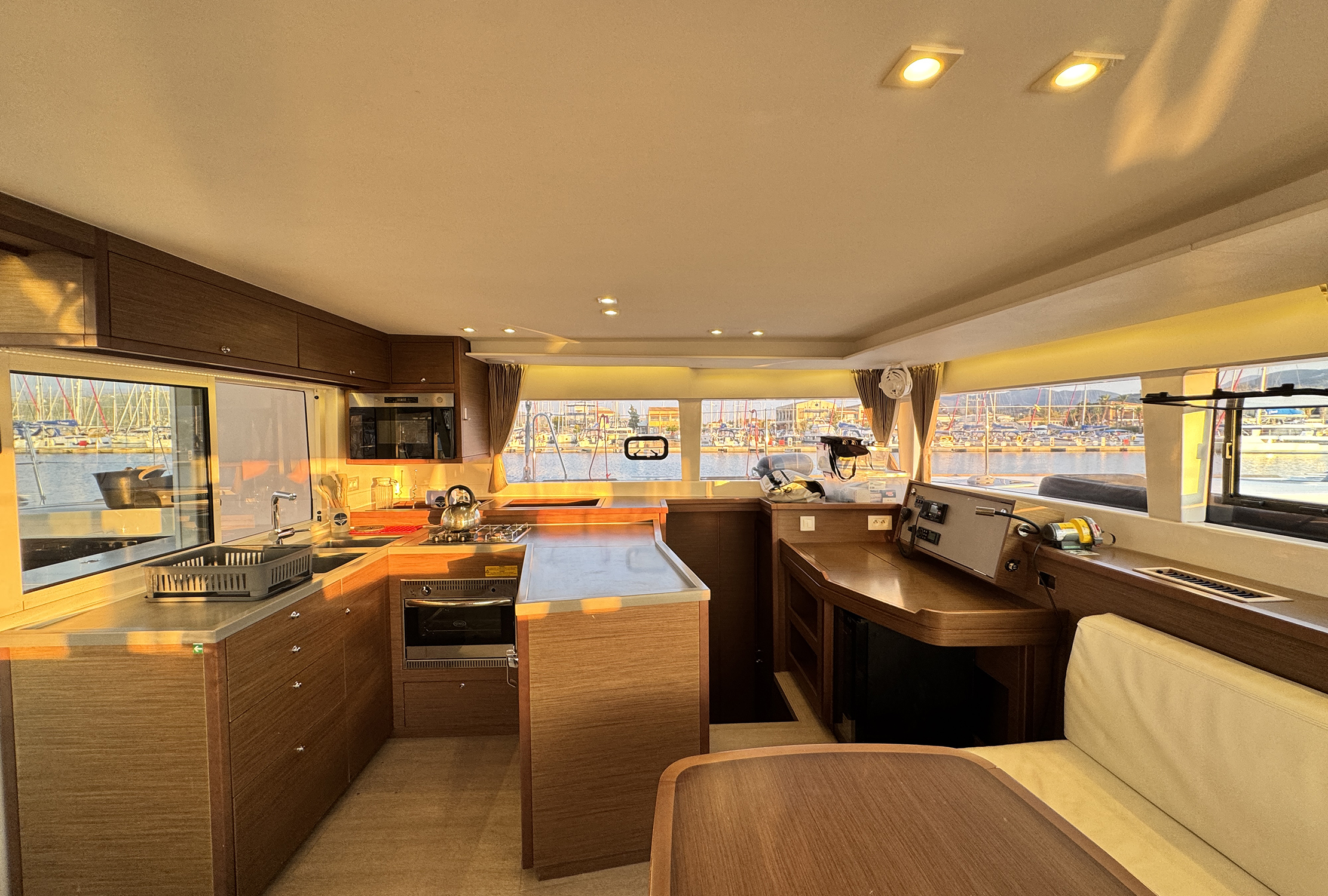 Lagoon 450 Sport — photo 7