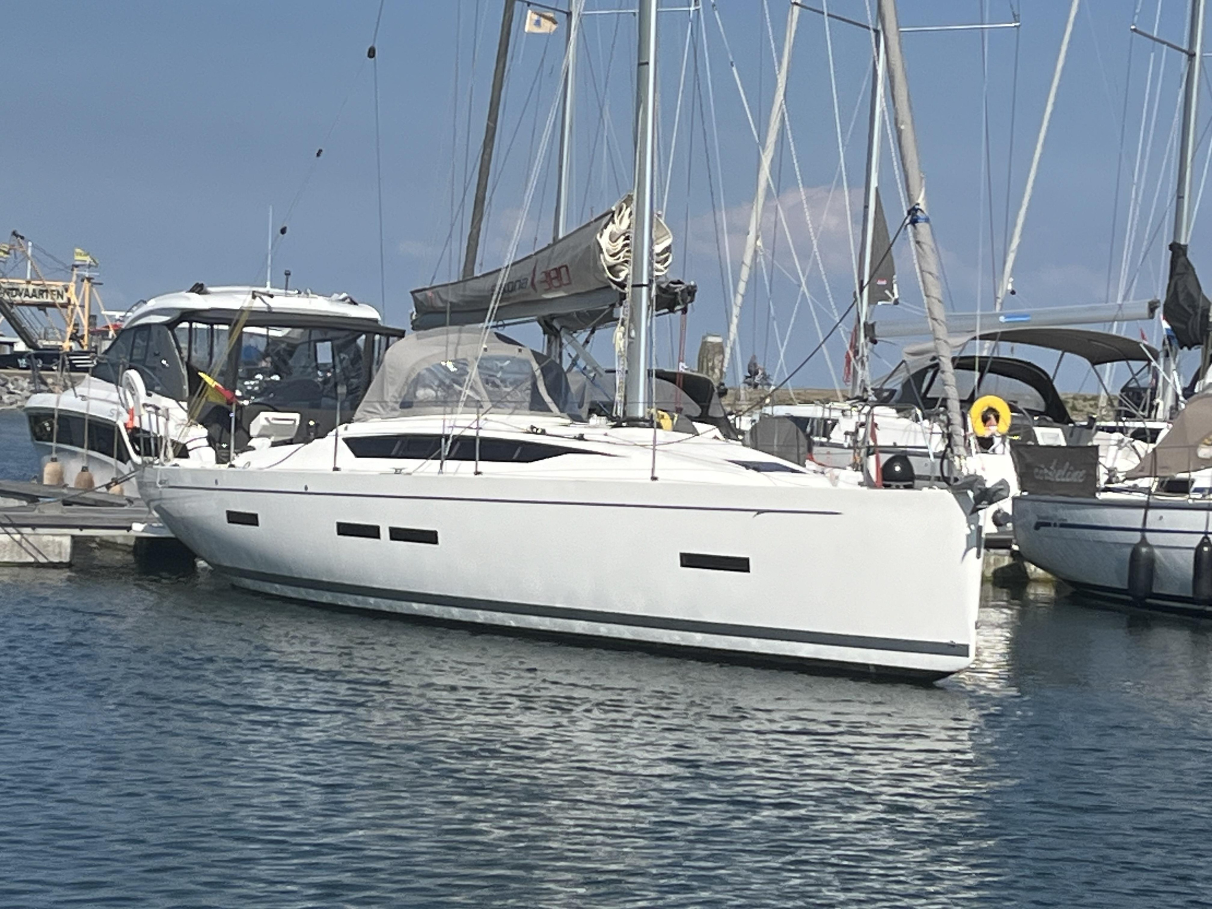 Salona 380 — photo 6