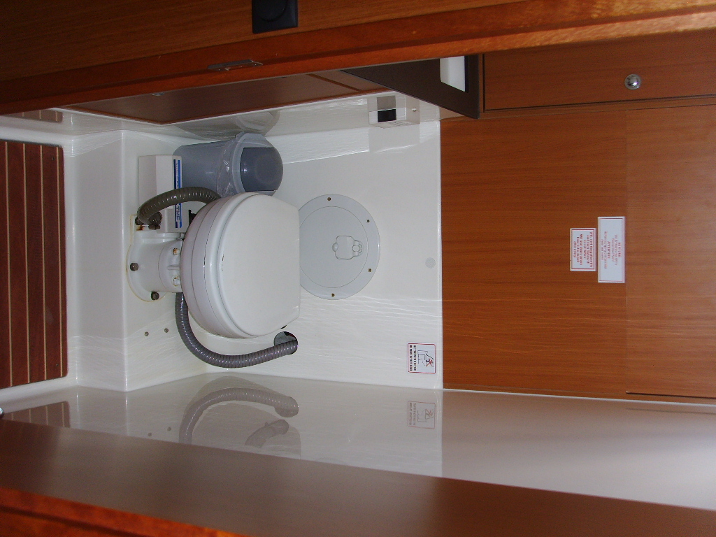Bavaria 45 Cruiser — photo 9