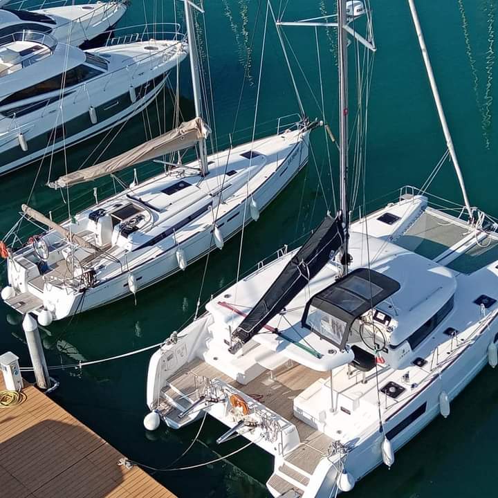 Lagoon 40 — photo 10