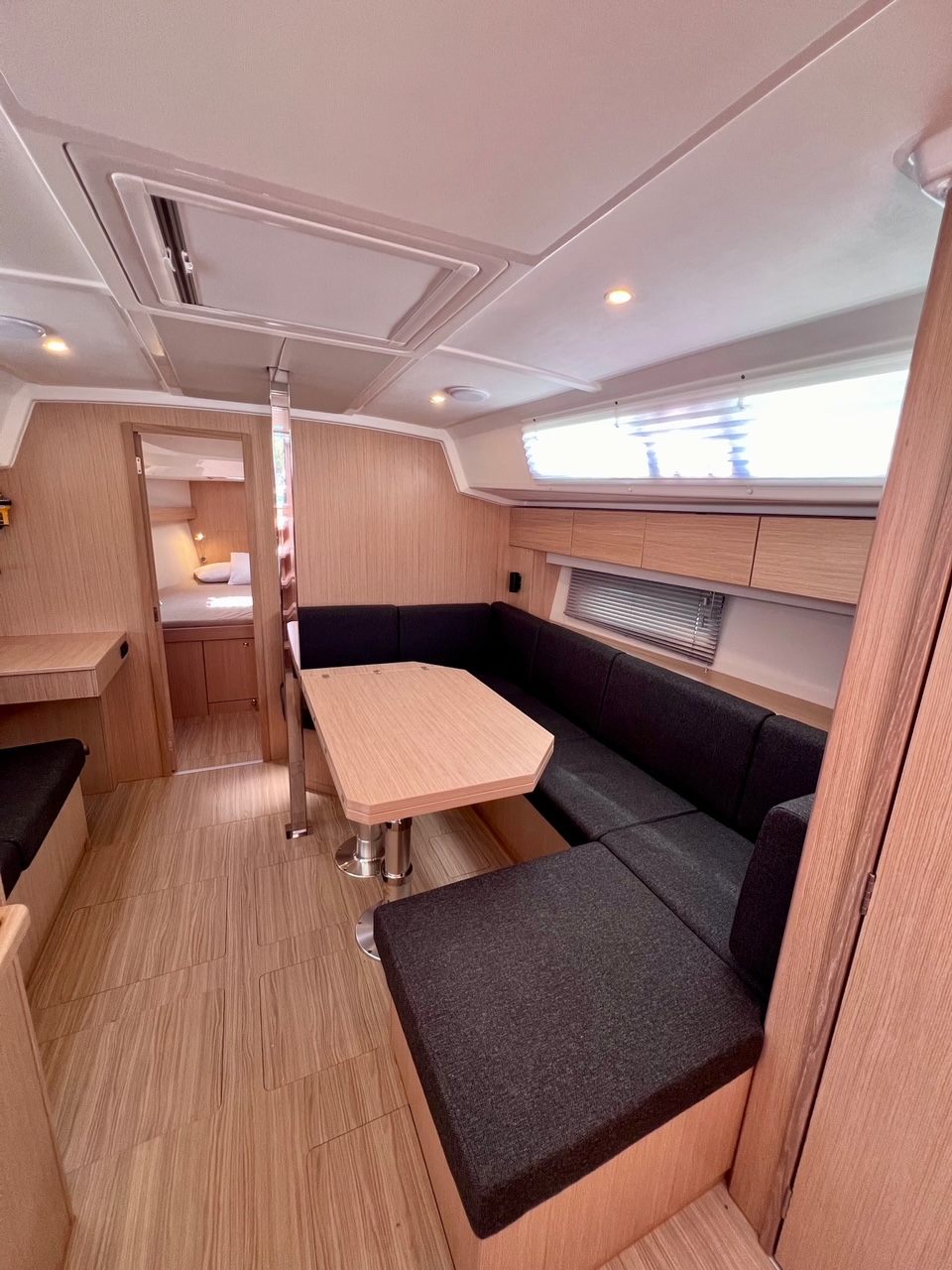 Bavaria C42 — photo 21