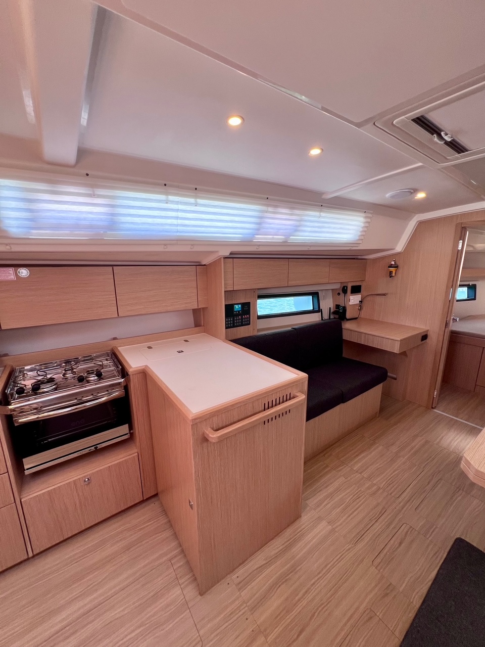 Bavaria C42 — photo 15