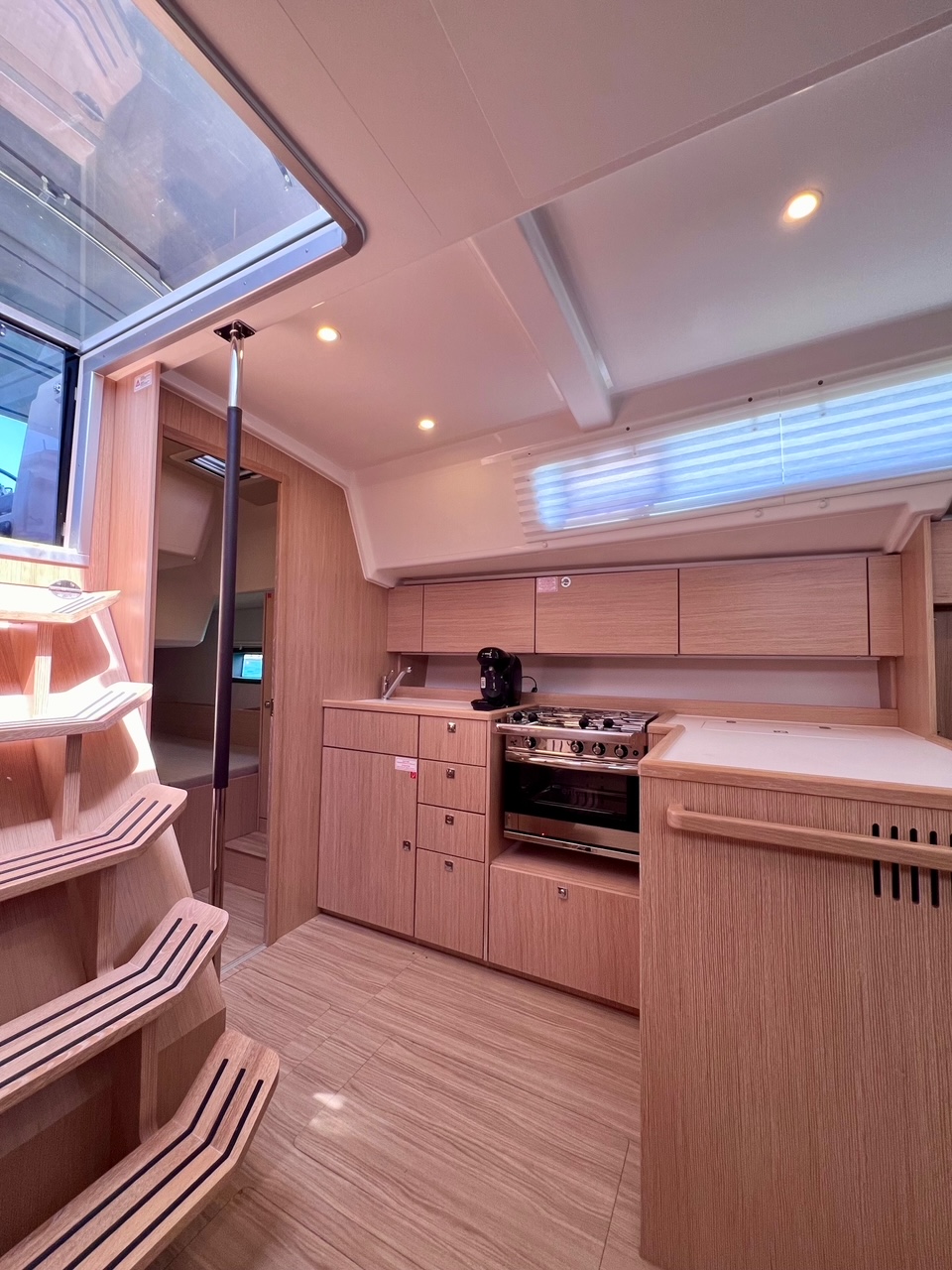 Bavaria C42 — photo 4