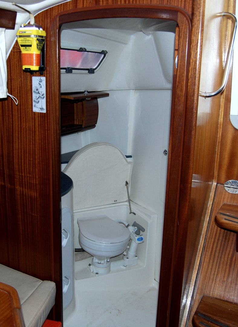 Bavaria 36 (Owner's version) — photo 10