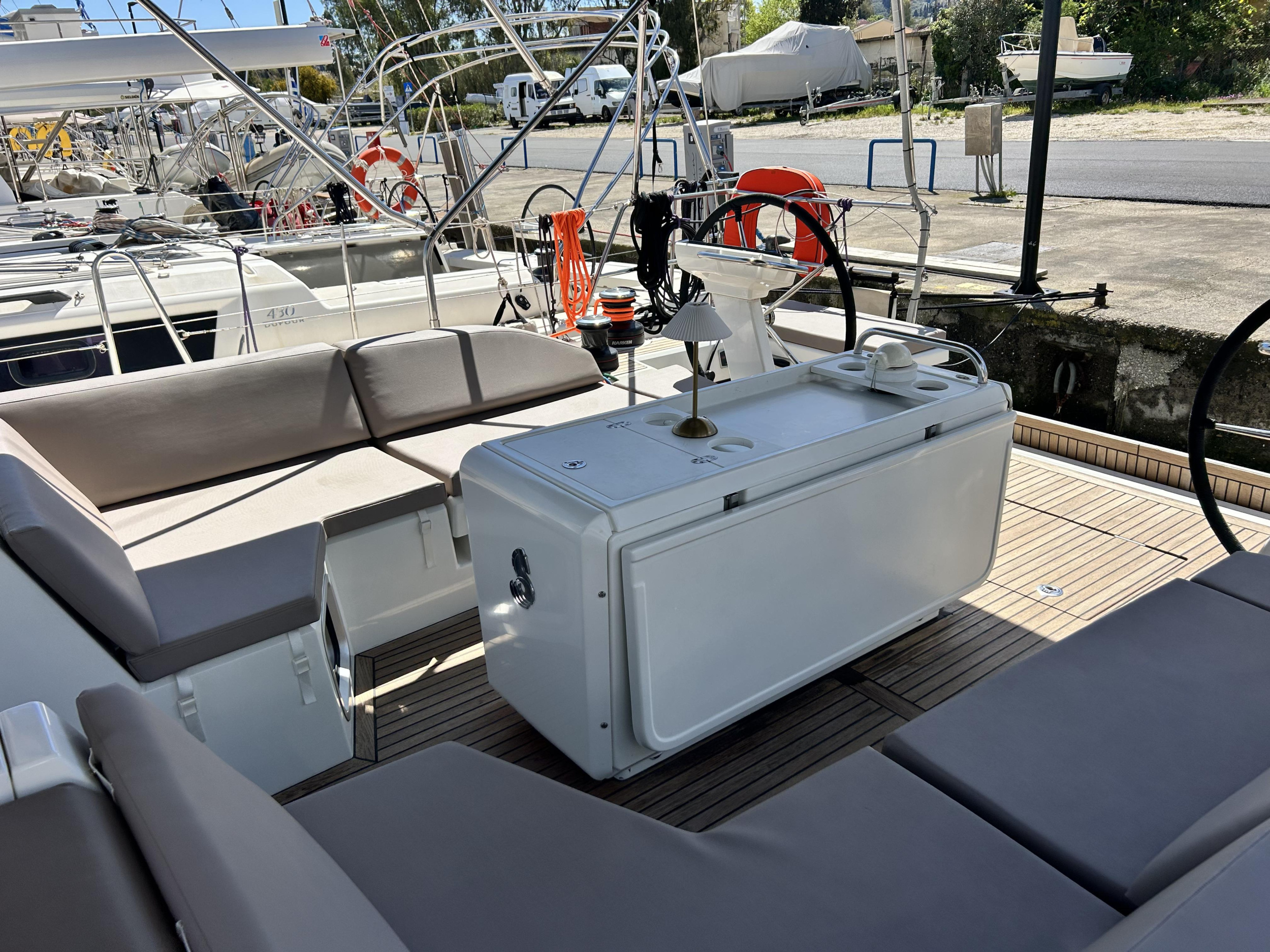 Oceanis 51.1 — photo 12