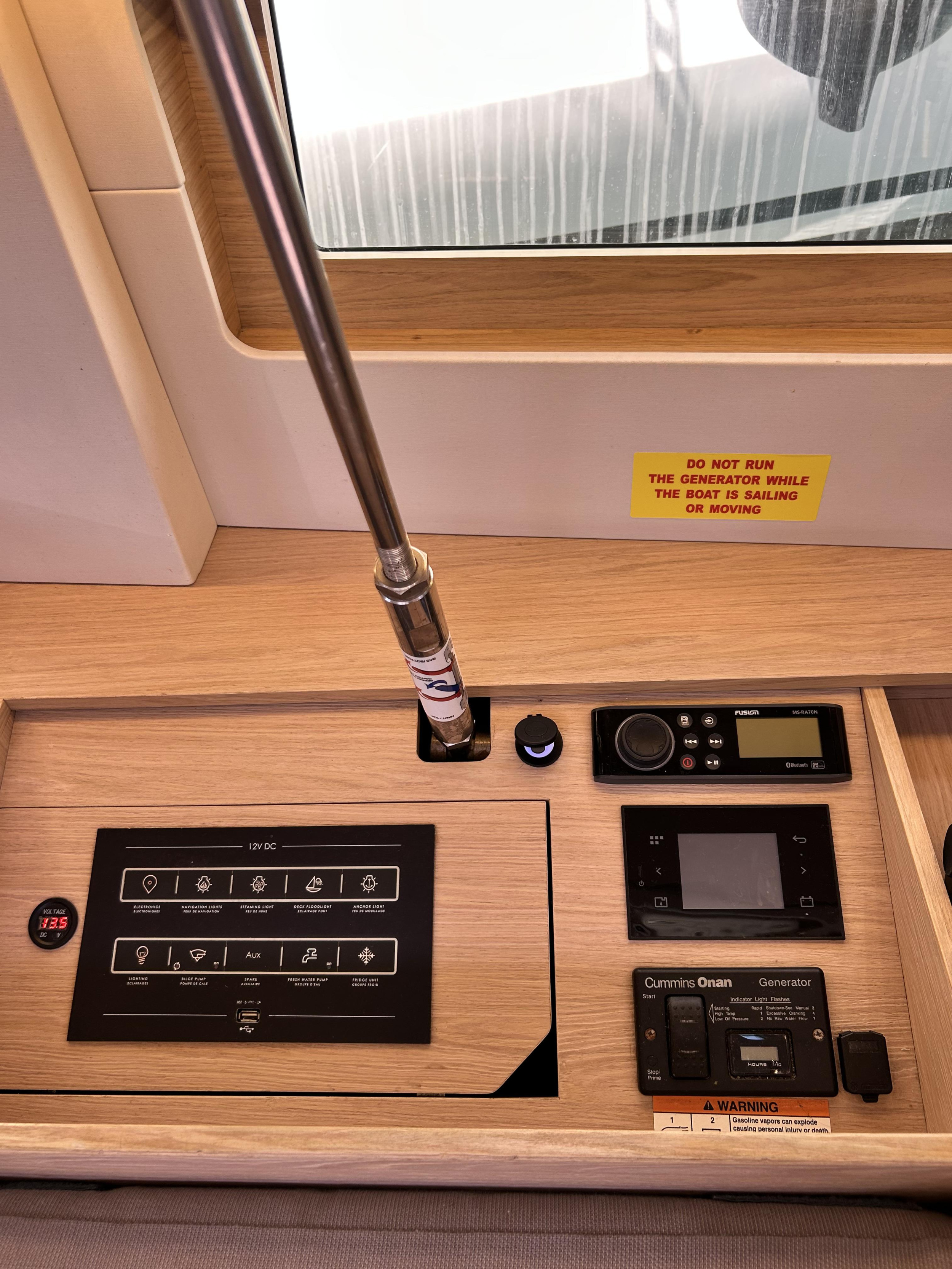 Oceanis 51.1 — photo 11