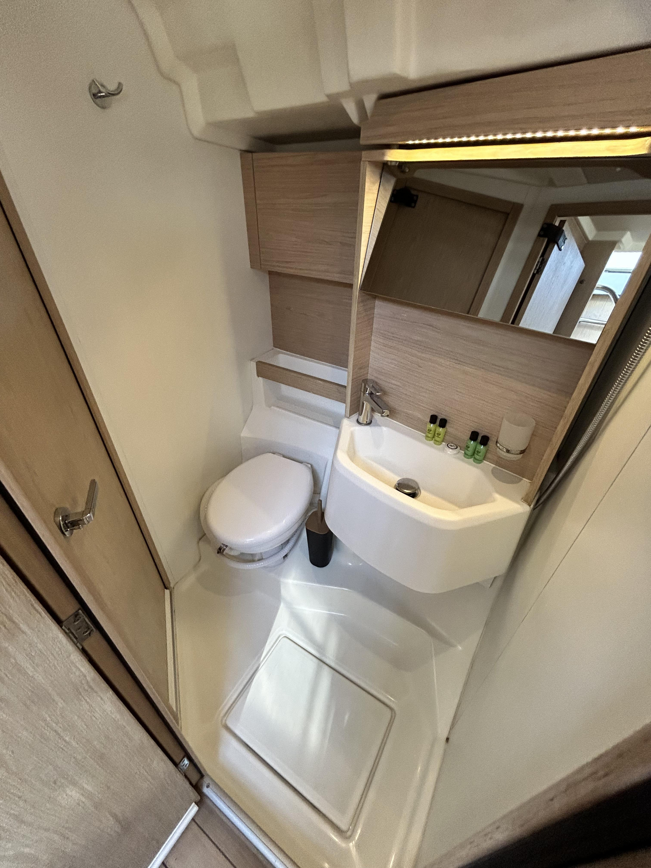 Oceanis 51.1 — photo 16