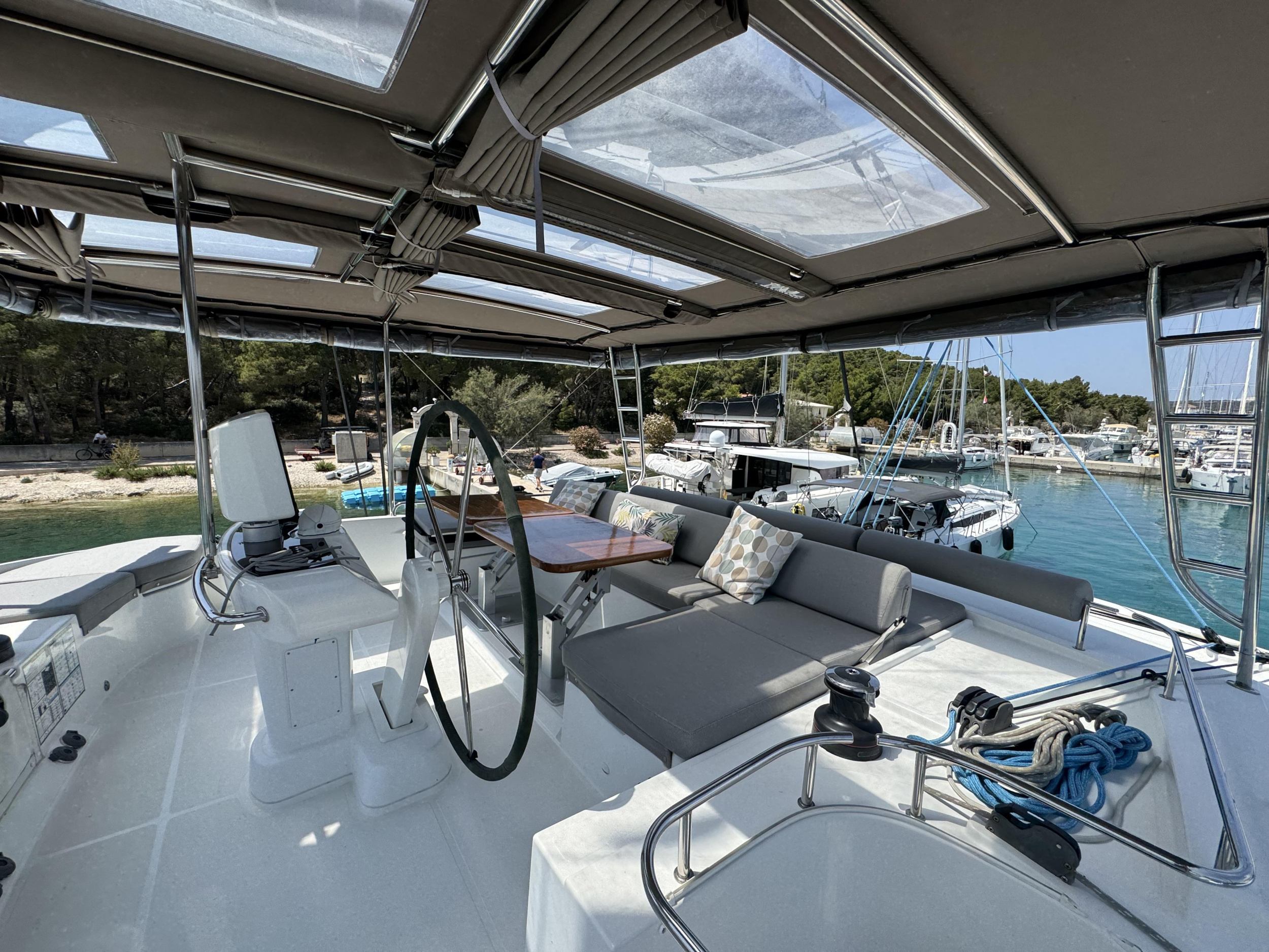 Lagoon 52F — photo 4