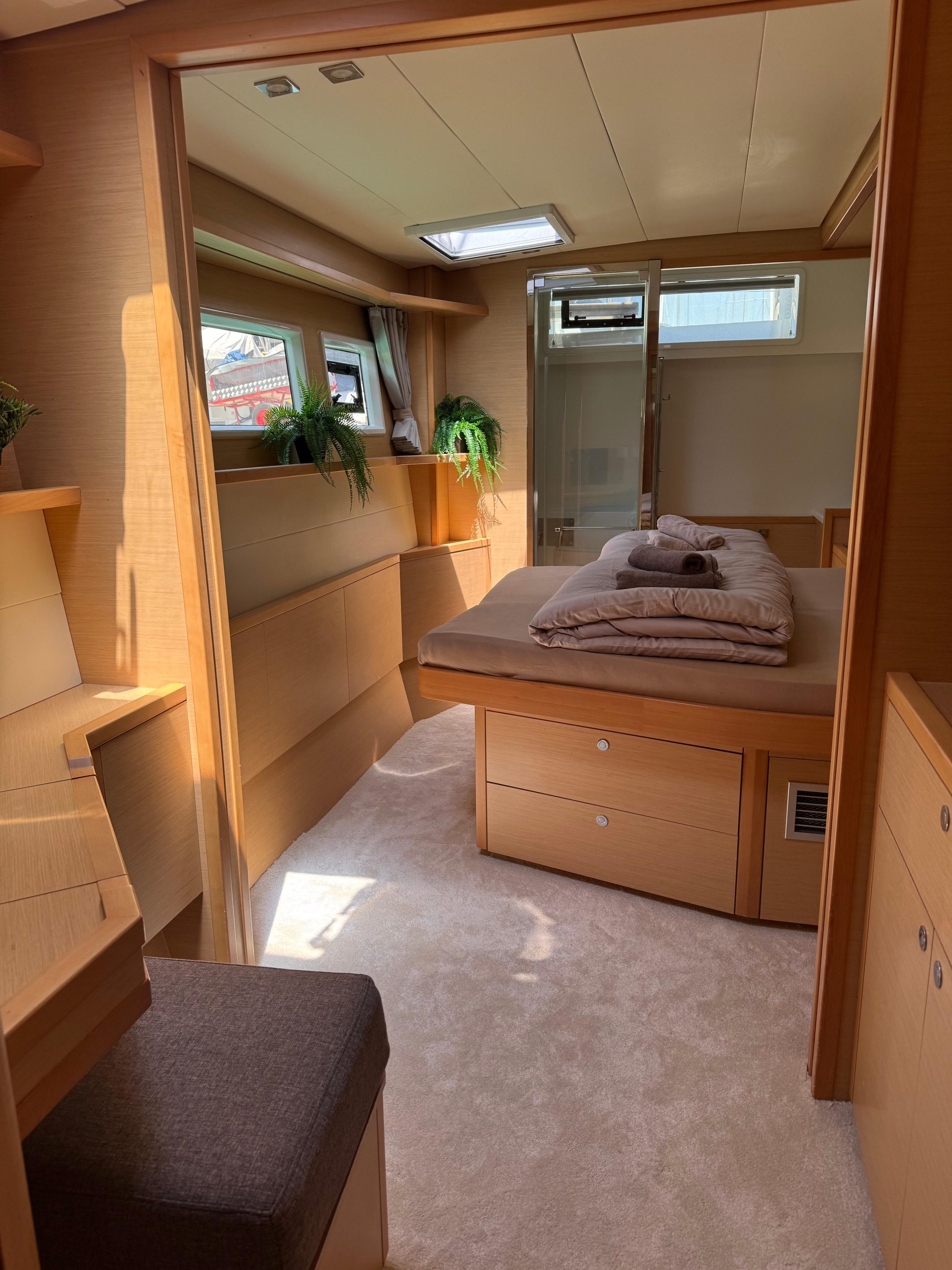 Lagoon 52F — photo 16