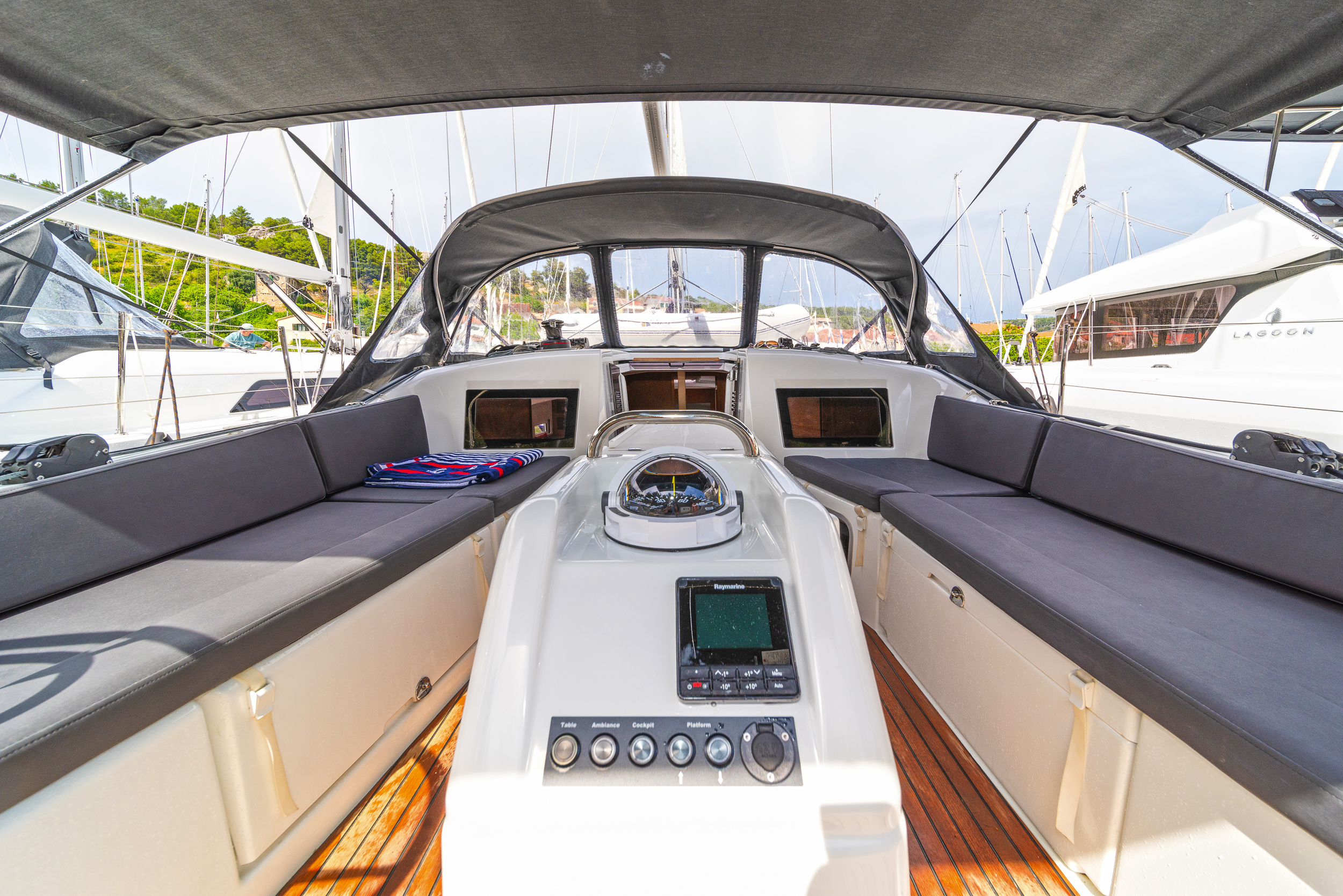 Sun Odyssey 410 — photo 9