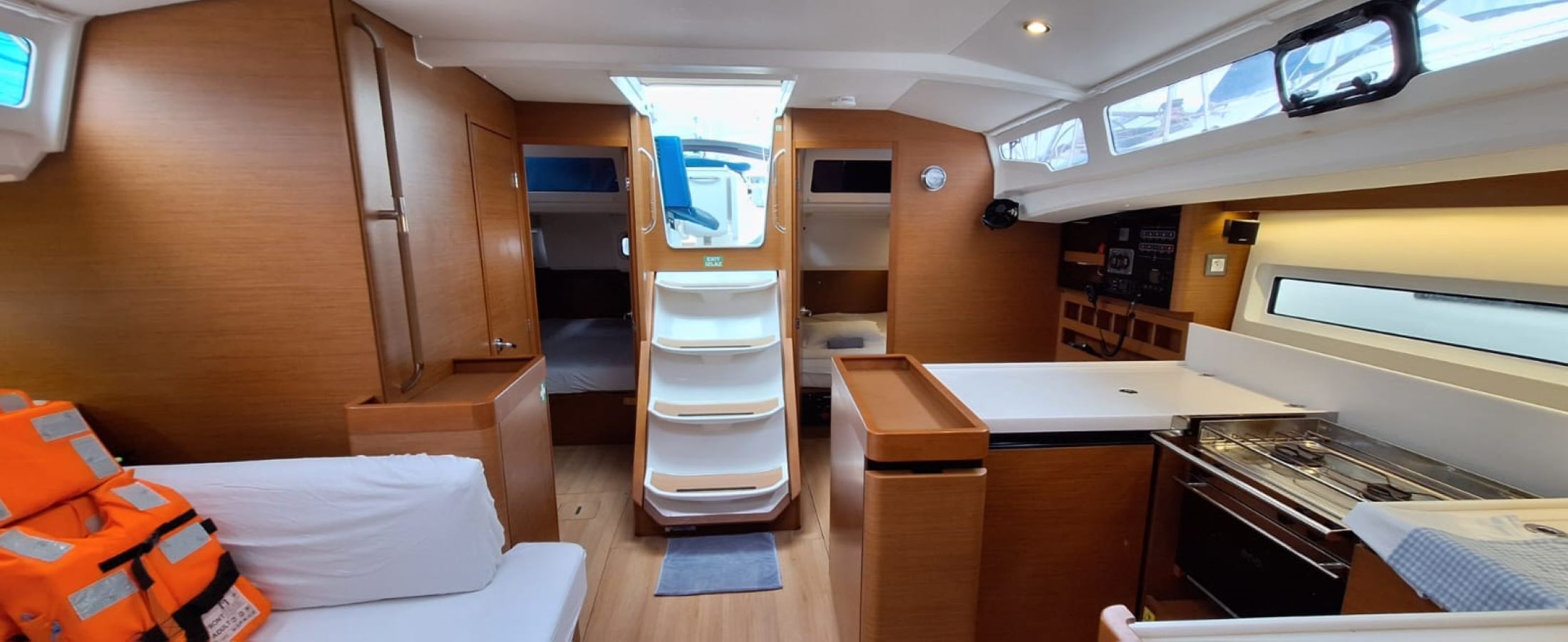Sun Odyssey 440 — photo 4