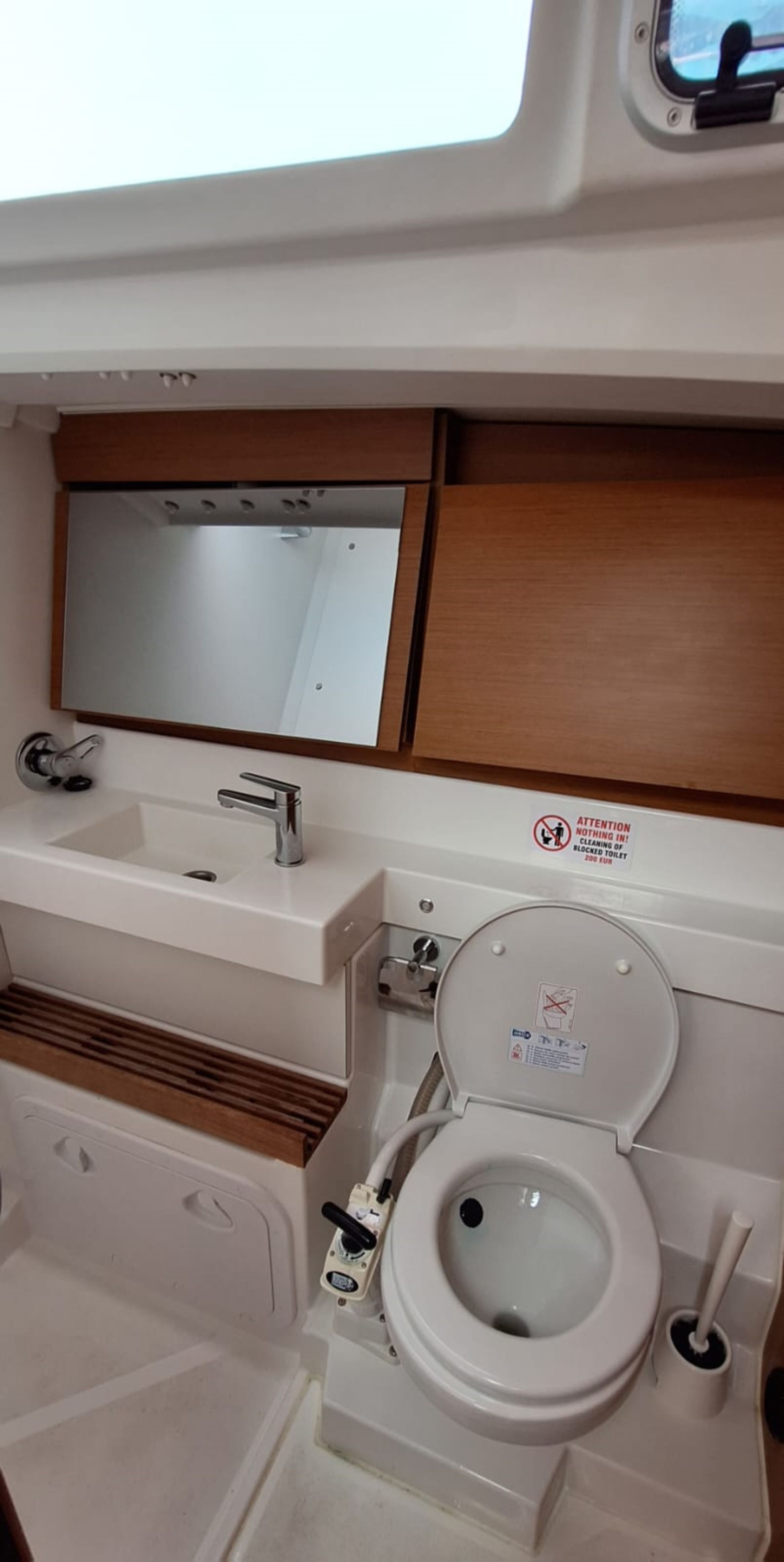 Sun Odyssey 440 — photo 7
