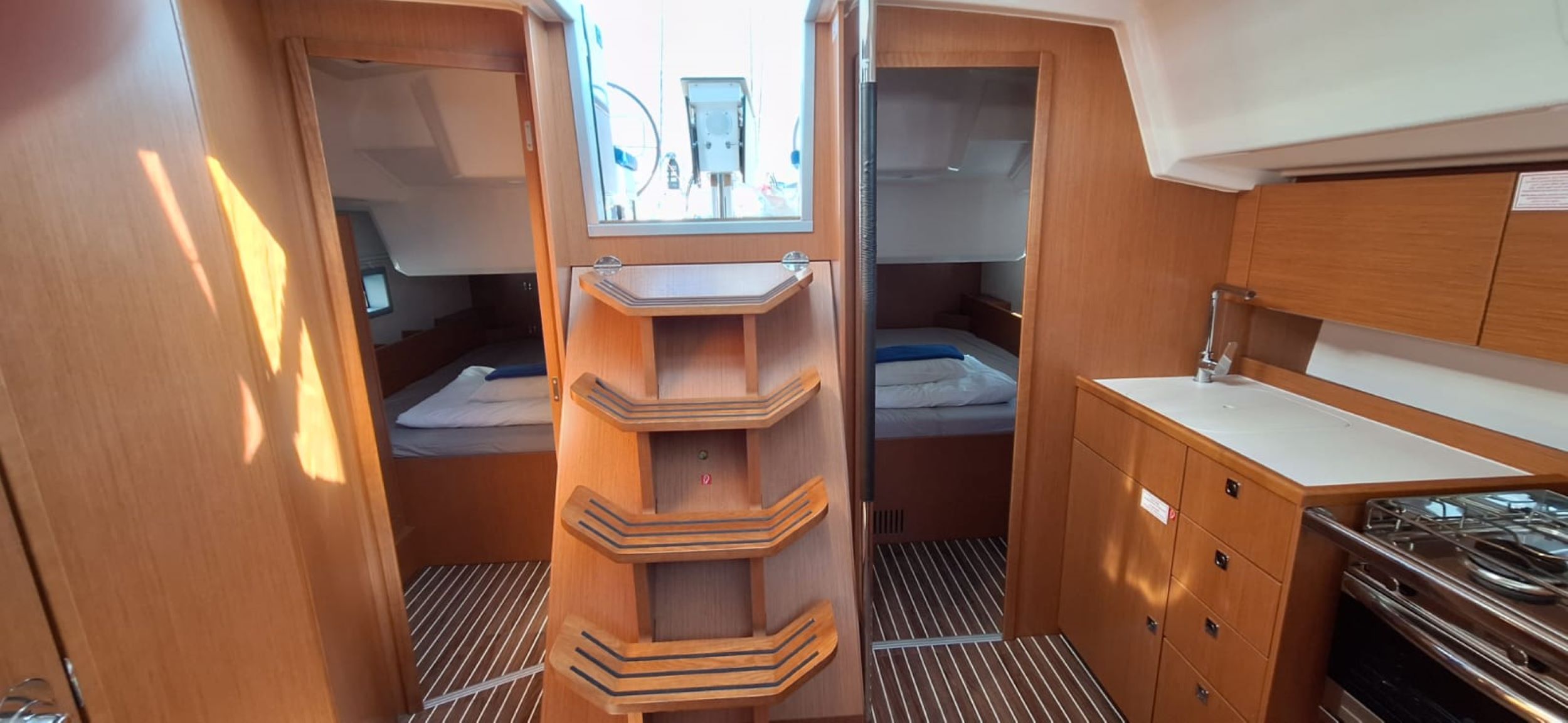 Bavaria C38 — photo 11