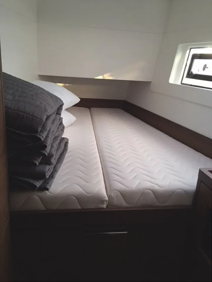 Lagoon 40 — photo 3