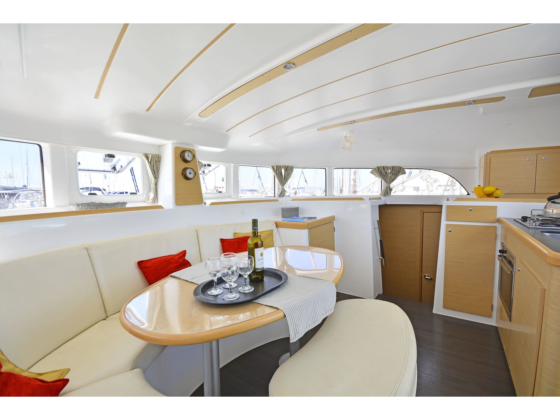 Lagoon 380 S2 — photo 4