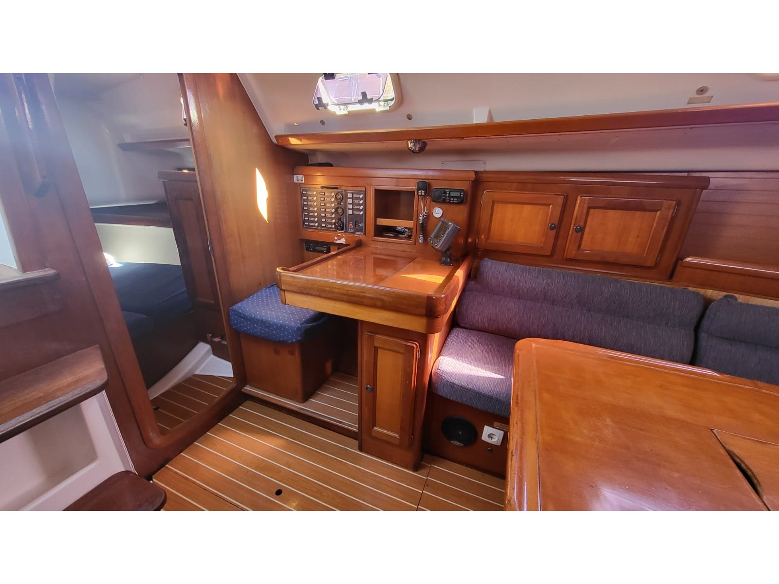 Dufour 36 Classic — photo 6