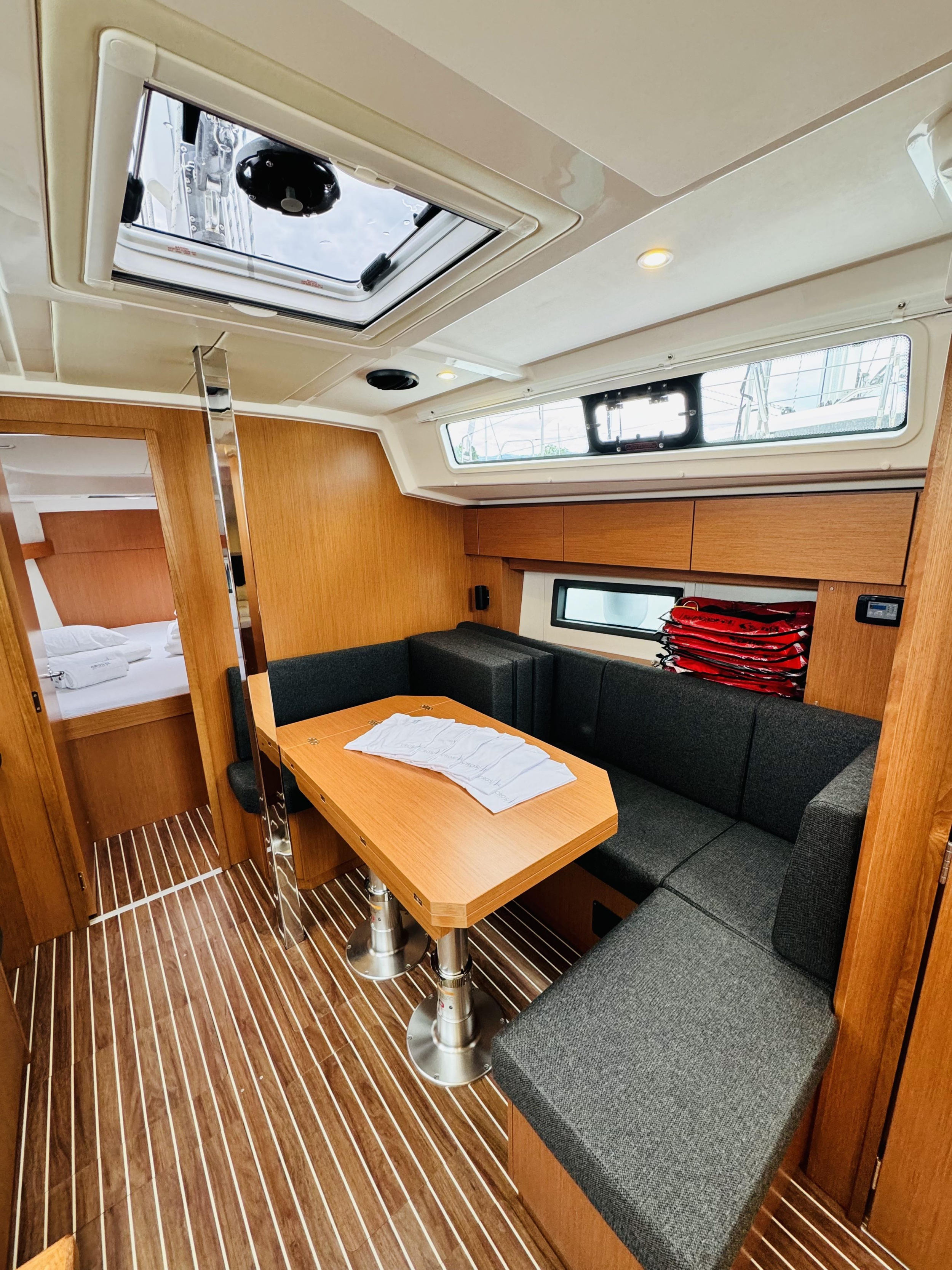 Bavaria C38 — photo 16