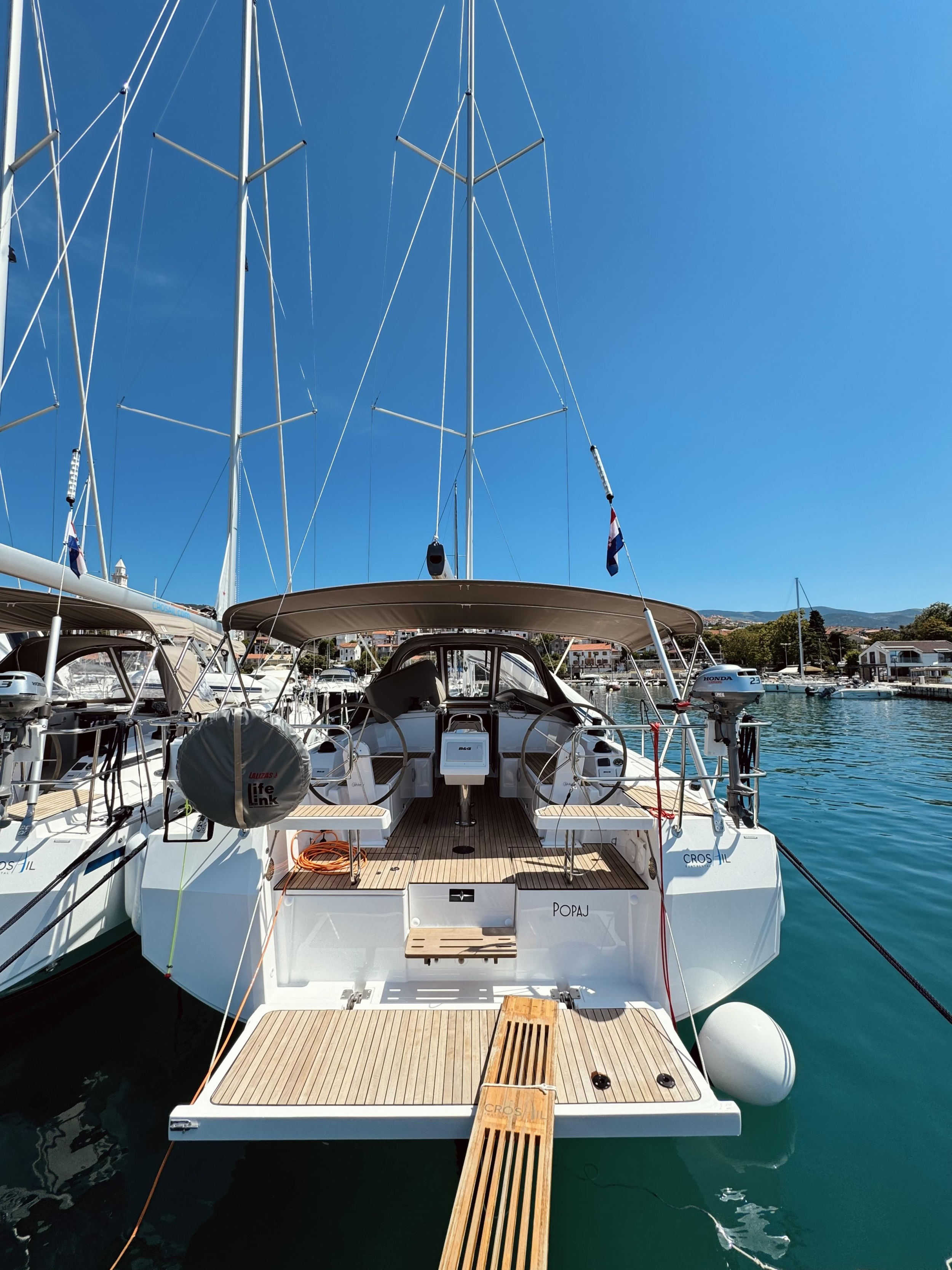 Bavaria C38 — photo 11