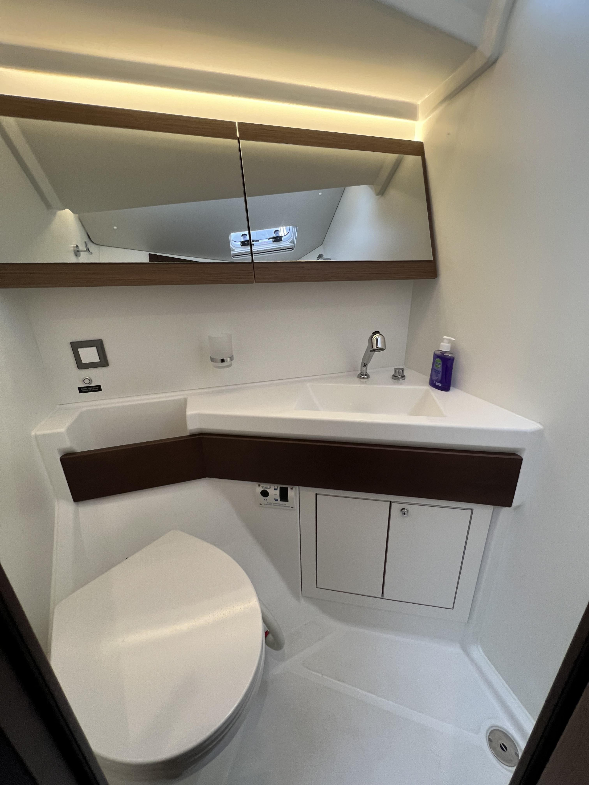 Oceanis 46.1 - 11 berths — photo 2