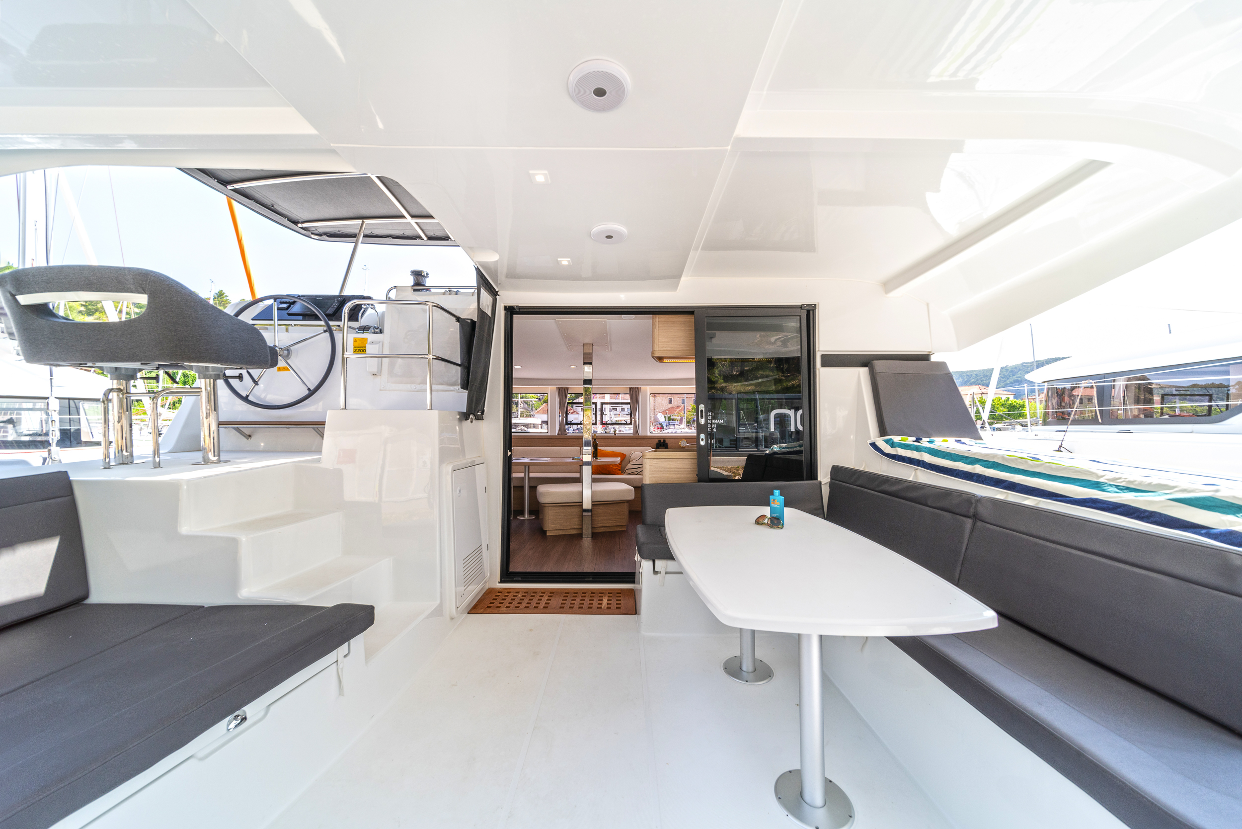Lagoon 42 & GEN & WM — photo 2