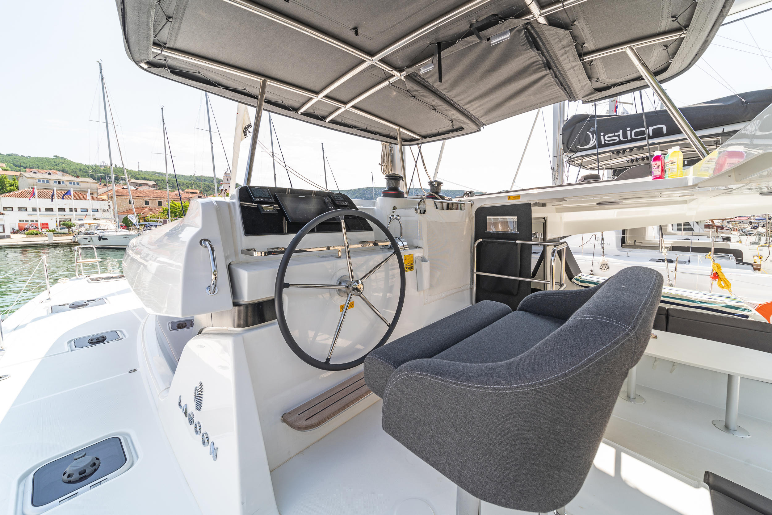 Lagoon 42 & GEN & WM — photo 3