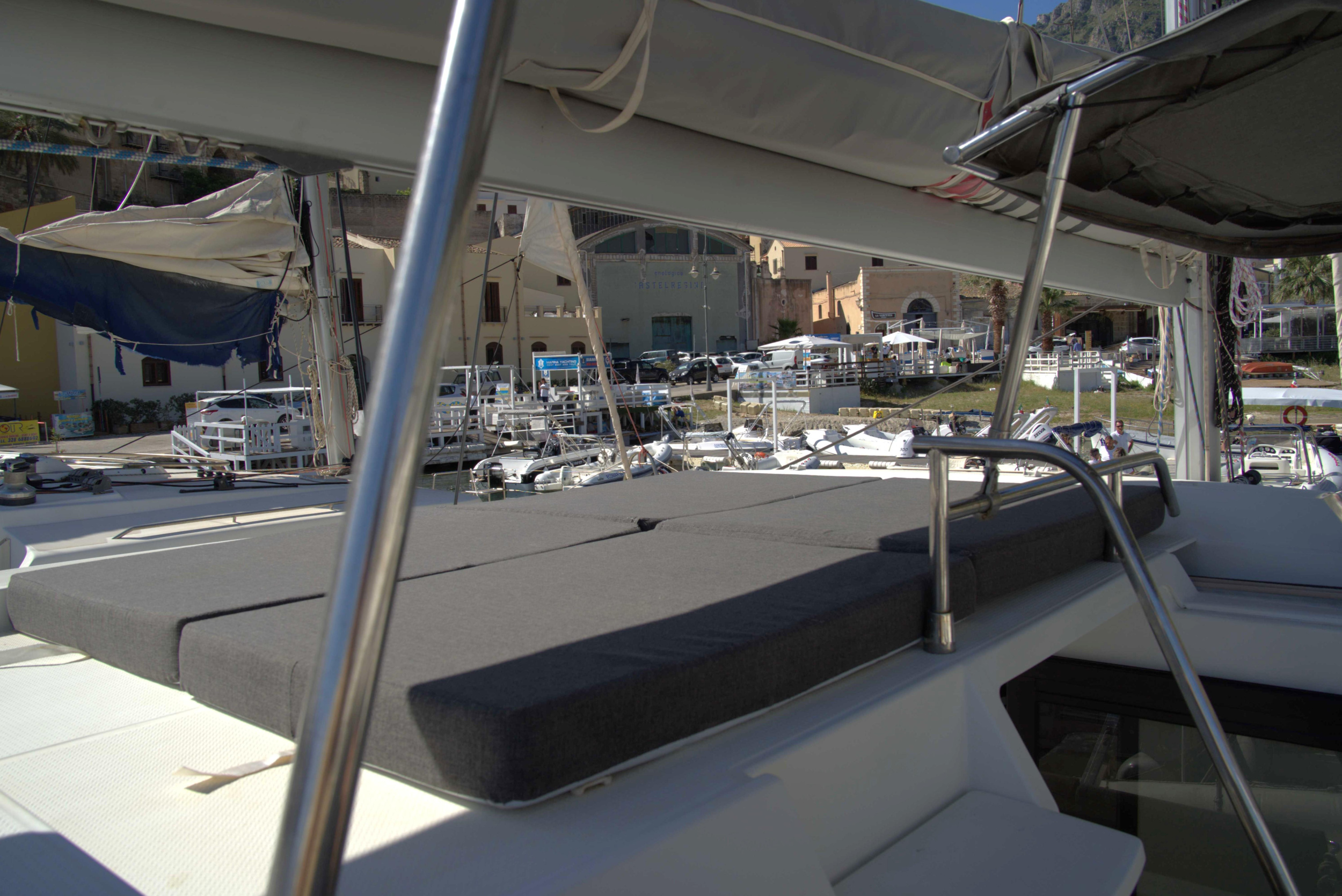 Fountaine Pajot Astréa 42 (Wm-Ac in dinette-Gen-Sol.Pan) — photo 10