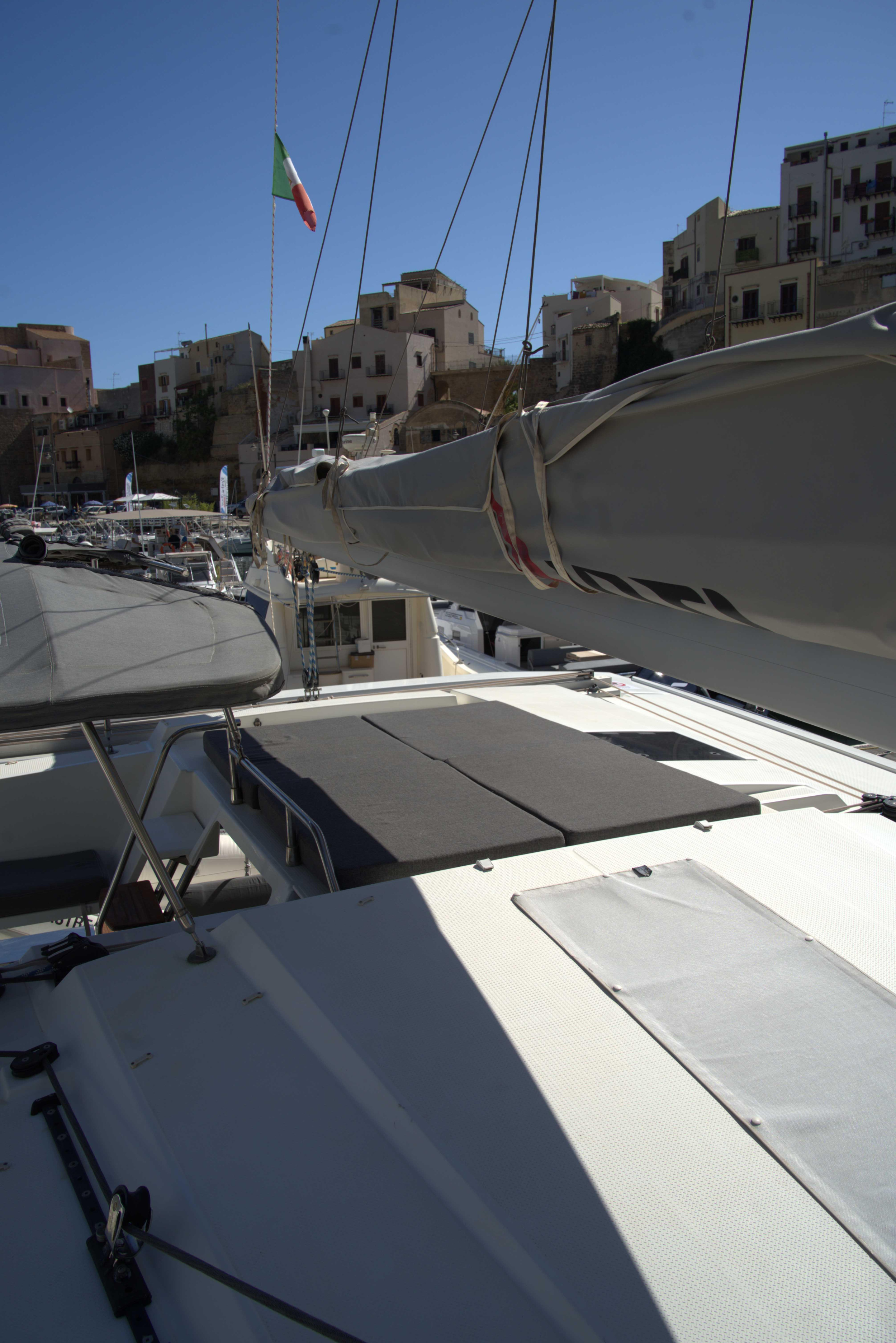 Fountaine Pajot Astréa 42 (Wm-Ac in dinette-Gen-Sol.Pan) — photo 2