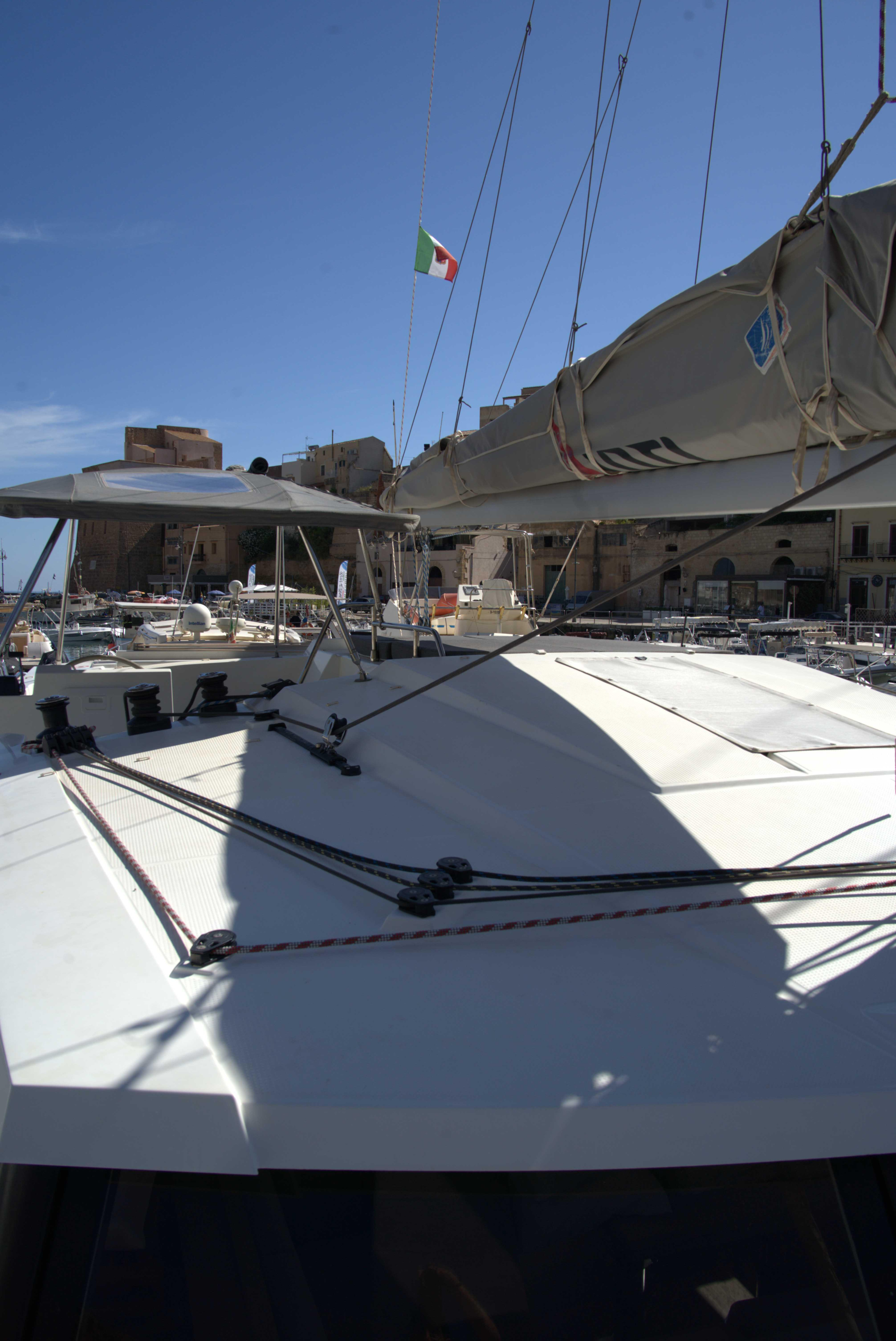 Fountaine Pajot Astréa 42 (Wm-Ac in dinette-Gen-Sol.Pan) — photo 8