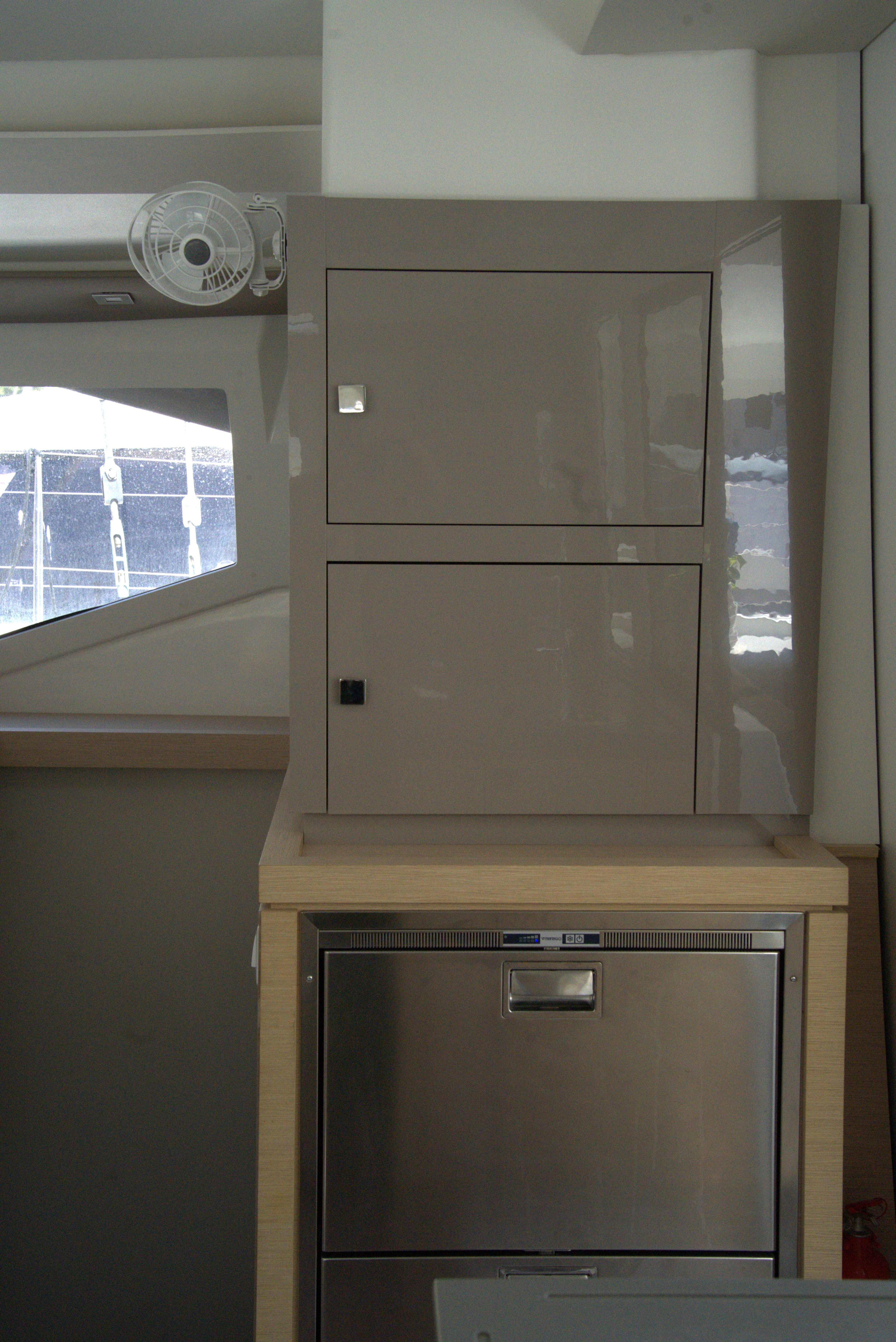 Fountaine Pajot Astréa 42 (Wm-Ac in dinette-Gen-Sol.Pan) — photo 4