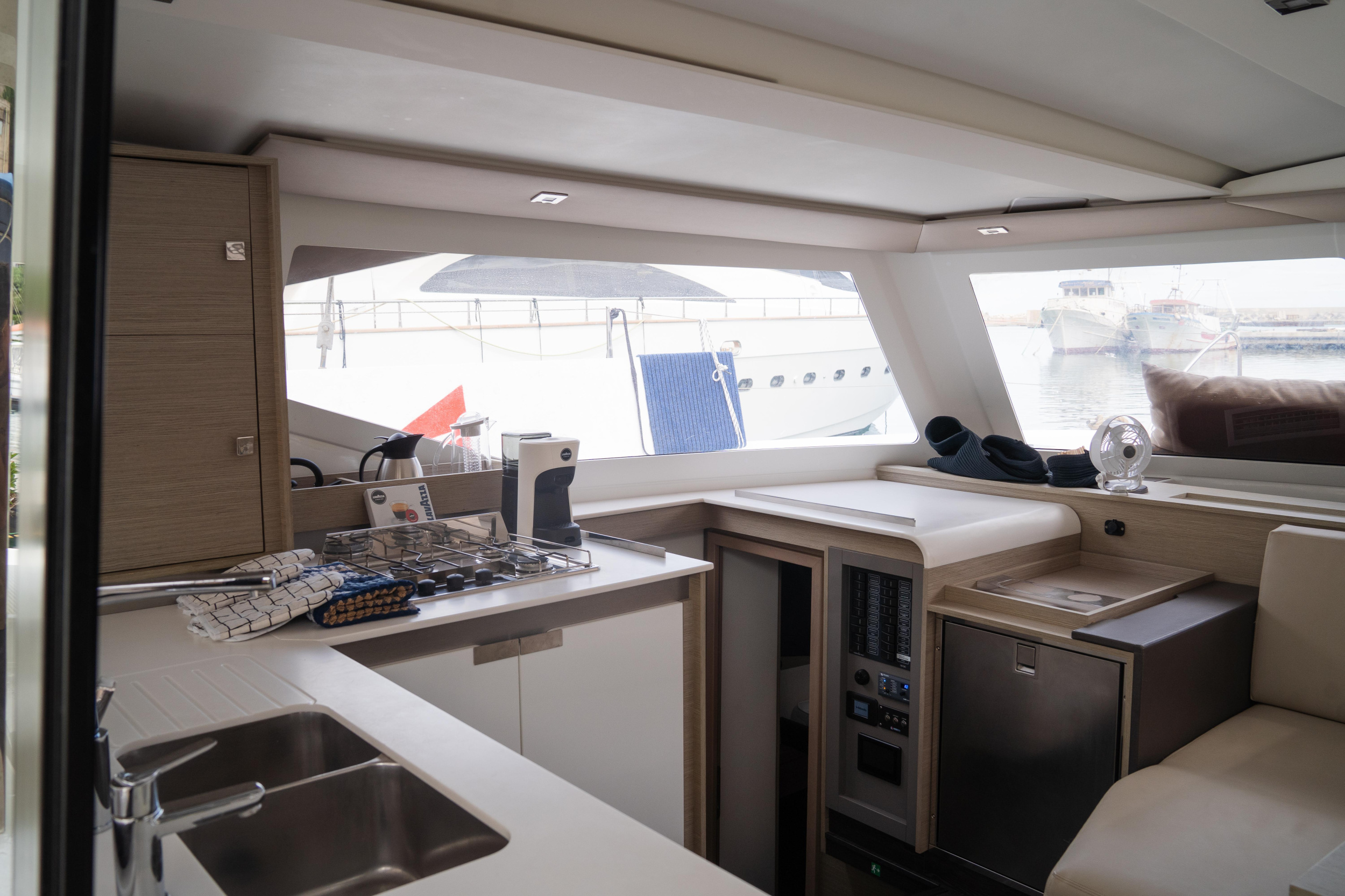 Fountaine Pajot Isla 40 (Wm-Ac in dinette-Gen-Sol.Pan) — photo 79