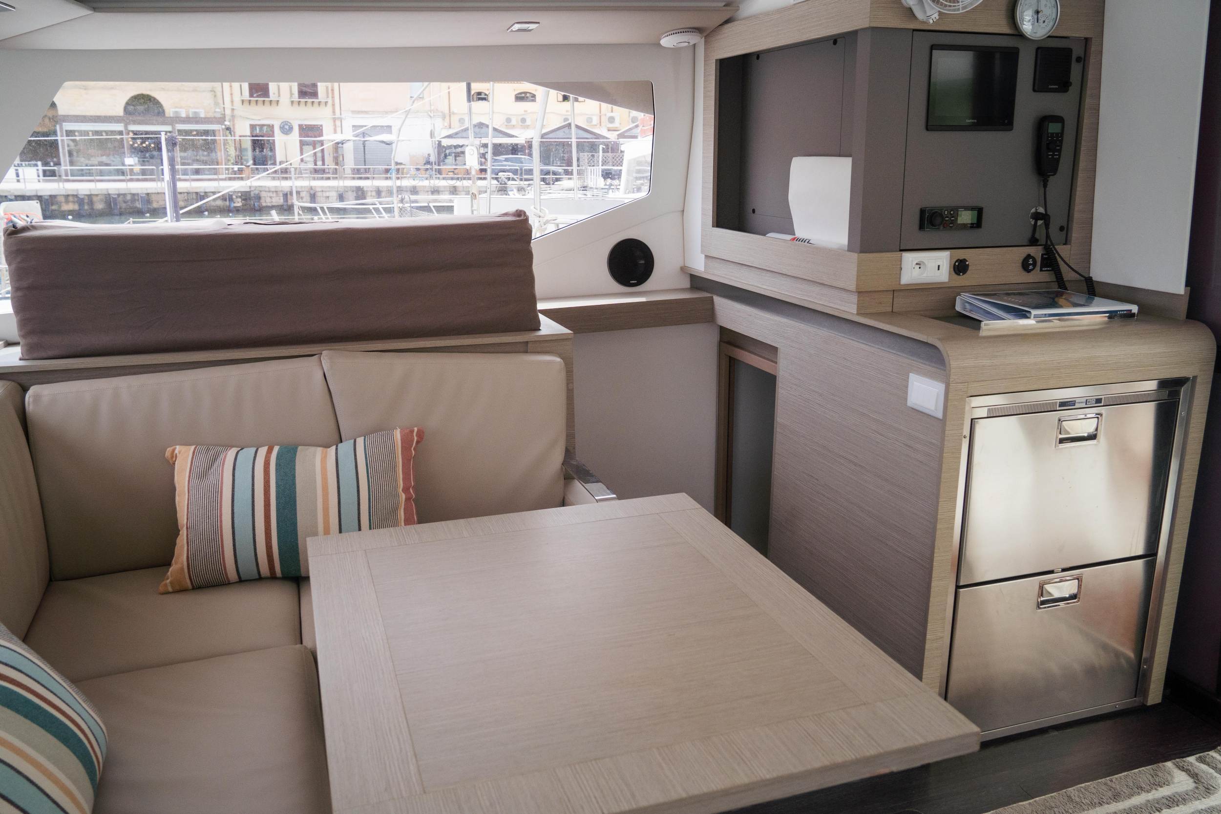 Fountaine Pajot Isla 40 (Wm-Ac in dinette-Gen-Sol.Pan) — photo 14