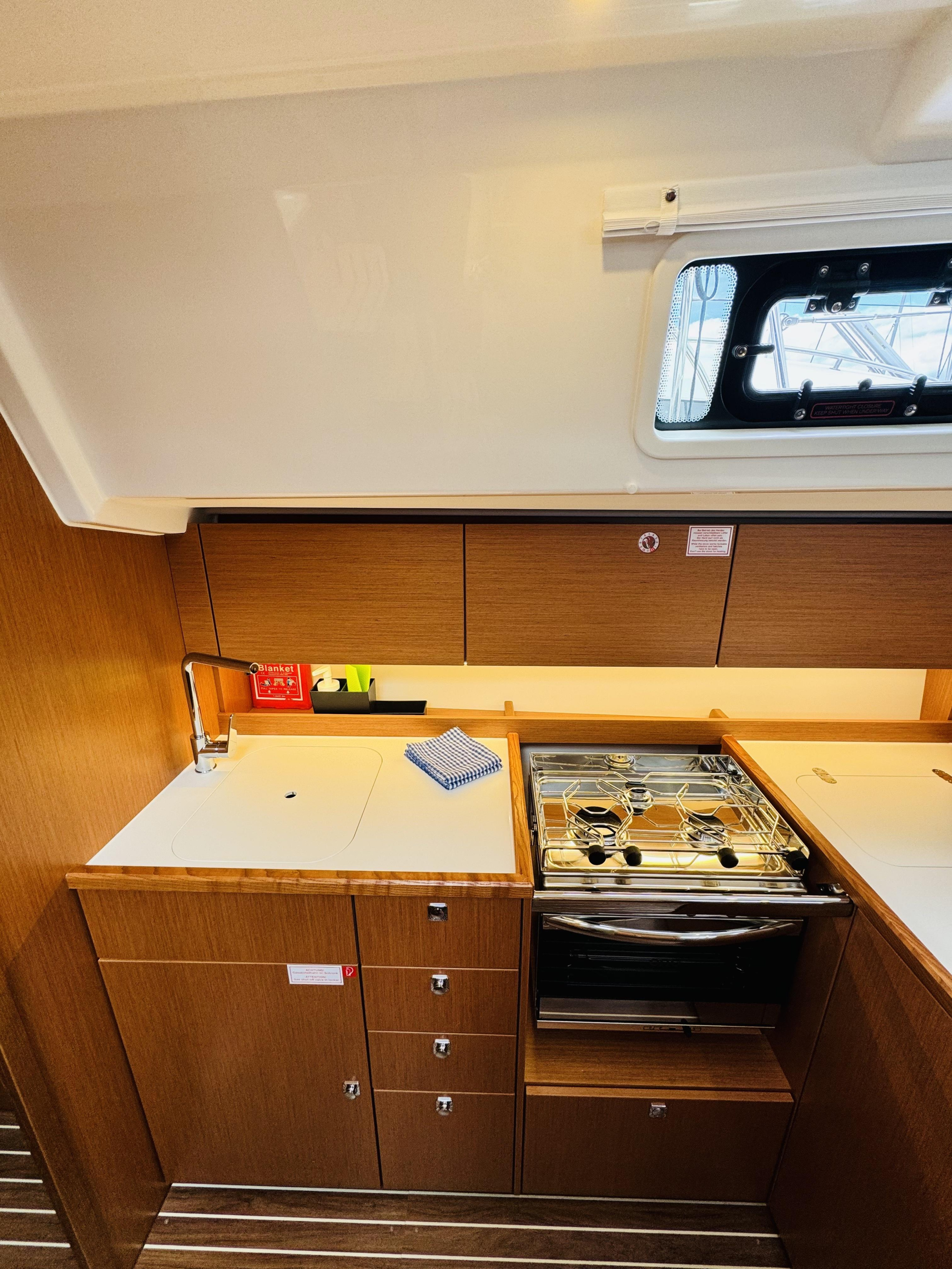 Bavaria C38 — photo 26