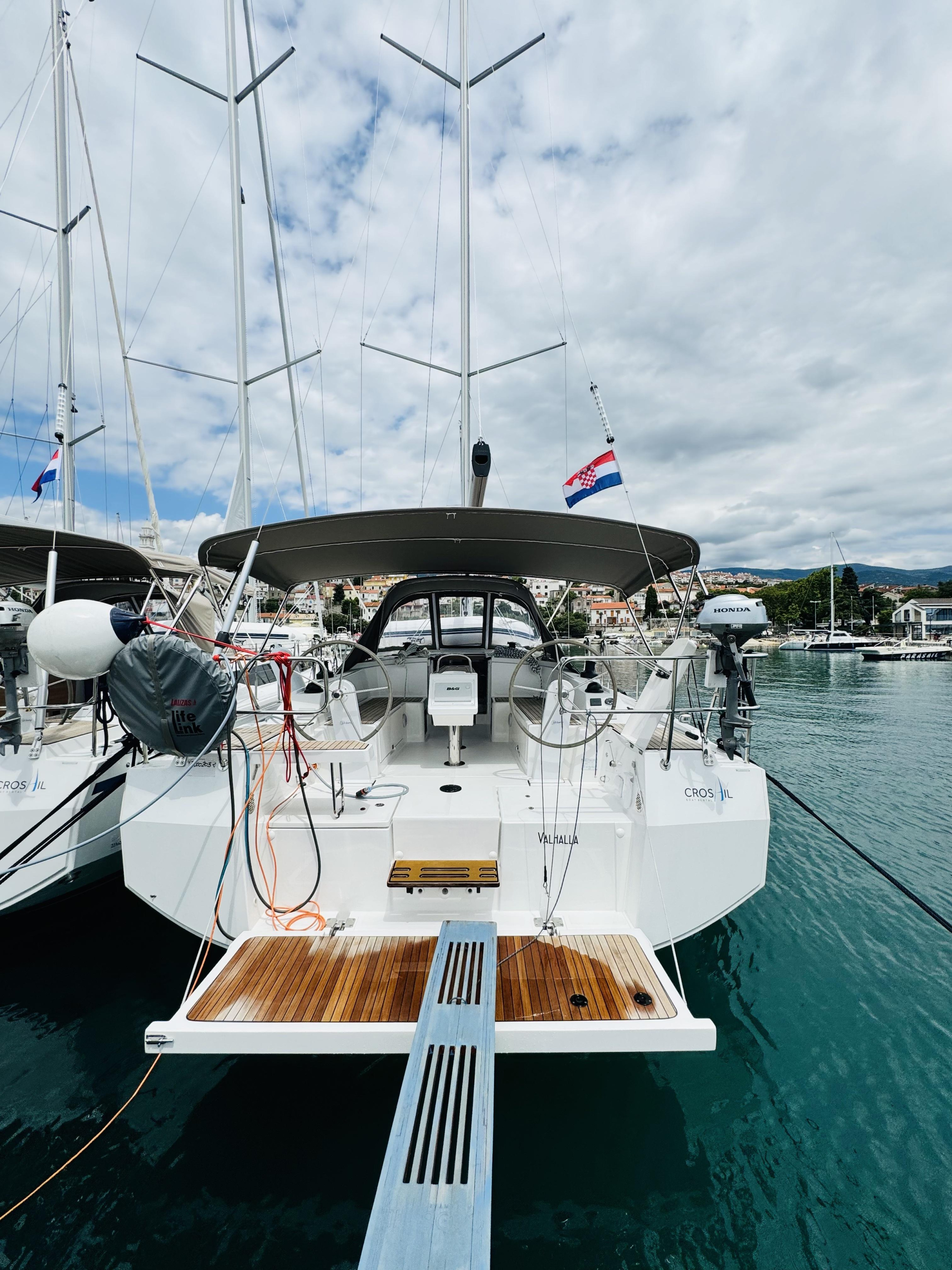 Bavaria C38 — photo 13